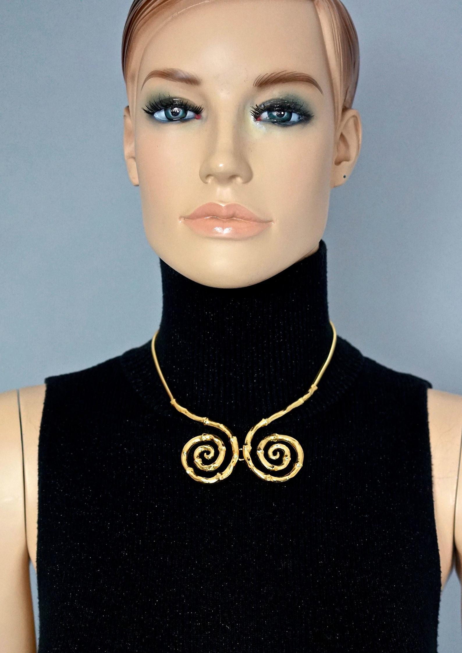 Vintage YVES SAINT LAURENT Ysl Bamboo Spiral Necklace

Measurements:
Height: 2.55 inches (6.5 cm)
Wearable Length: 15.74 inches to 18.11 inches (40cm to 46 cm)

Features:
- 100% Authentic YVES SAINT LAURENT.
- Gilt bamboo spiral centrepiece.
- Snake