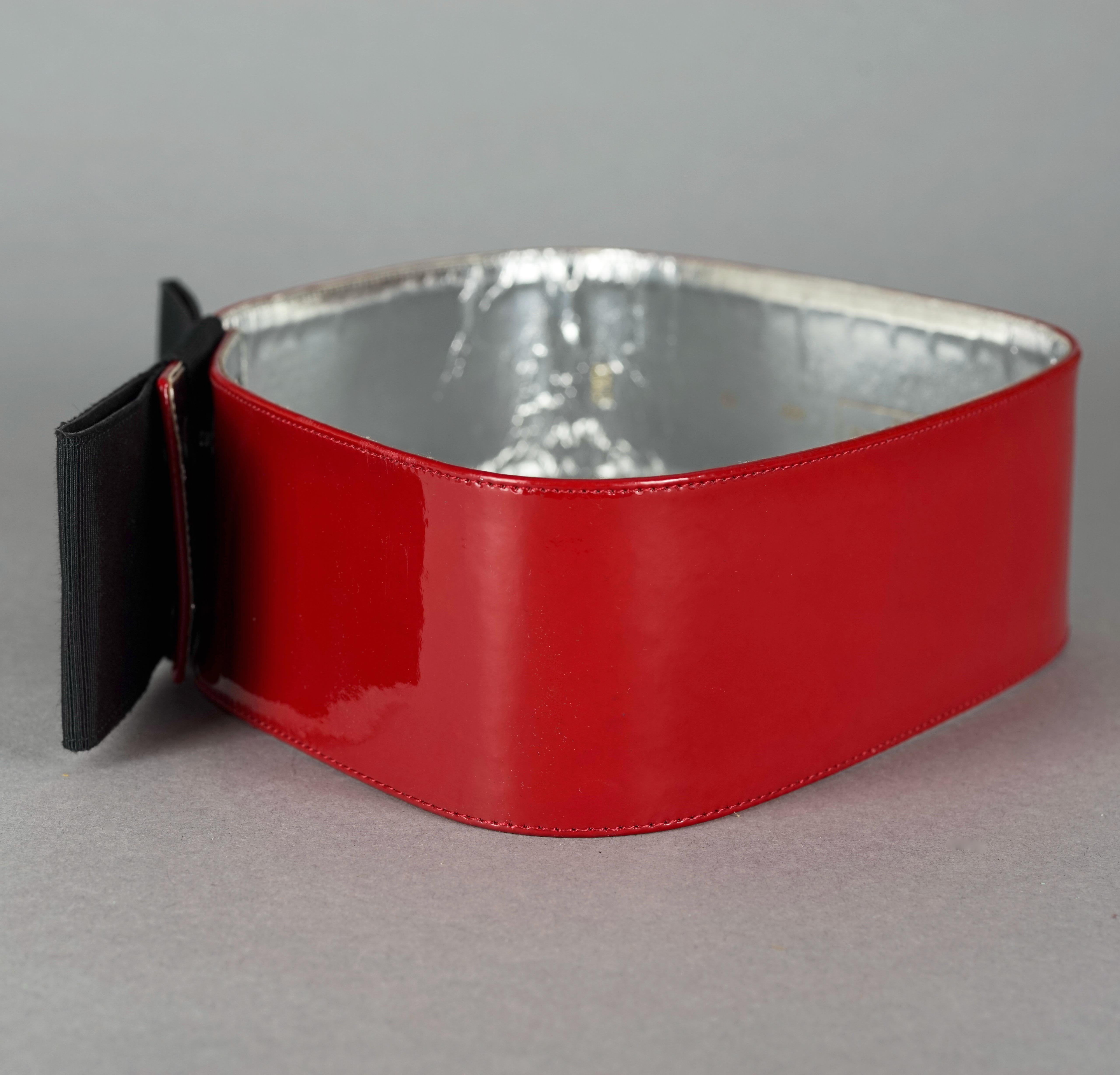 Vintage YVES SAINT LAURENT Ysl Black Bow Red Patent Belt In Good Condition For Sale In Kingersheim, Alsace