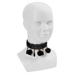 Vintage Yves Saint Laurent Tour de cou noir avec Poms Poms Circa Vintage 1960s