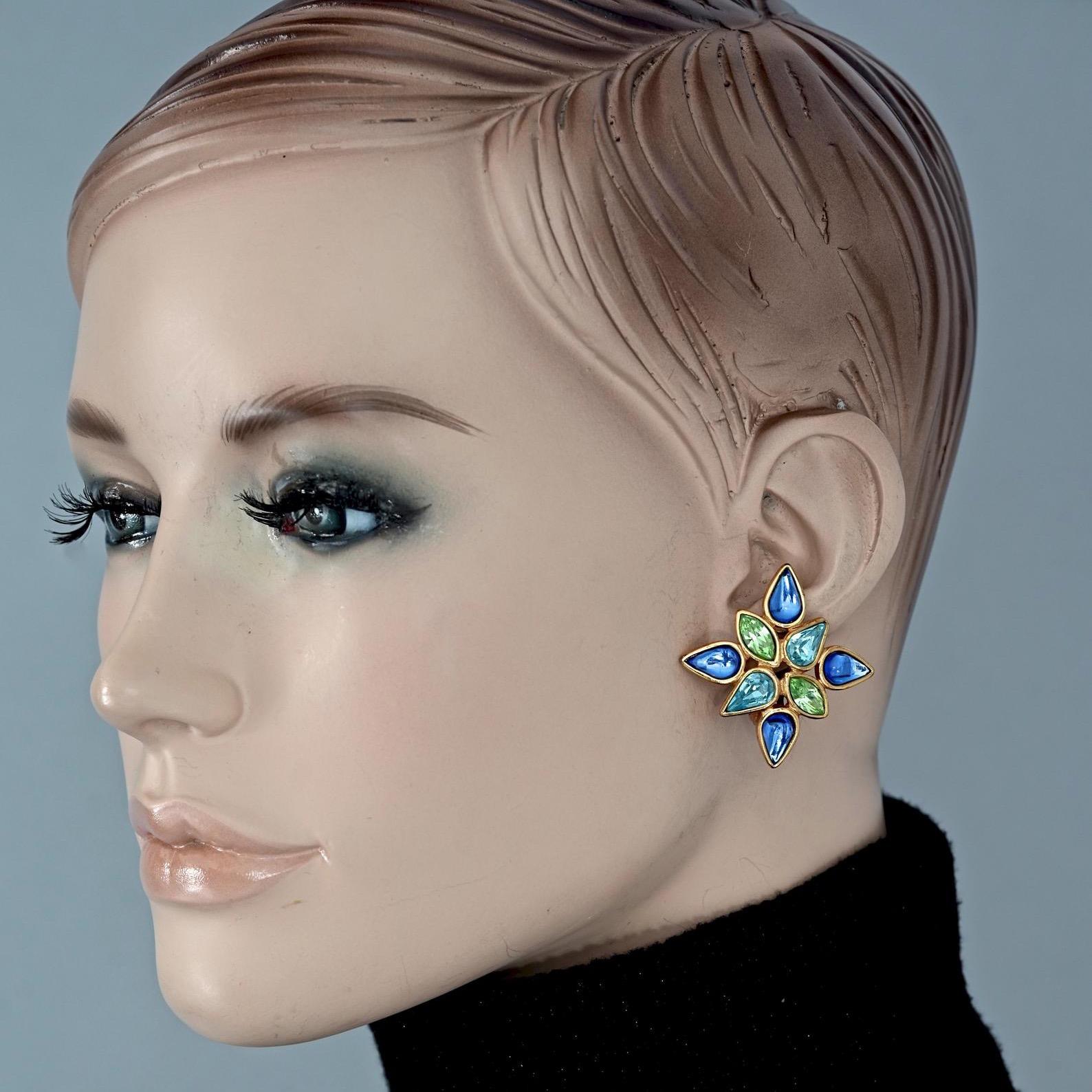 Vintage YVES SAINT LAURENT Ysl Blue Green Rhinestones Earrings

Measurements:
Height: 1.49 inches (3.8 cm)
Width: 1.49 inches (3.8 cm)
Weight per Earring: 12 grams

Features:
- 100% Authentic YVES SAINT LAURENT.
- Faceted rhinestones in hues of blue