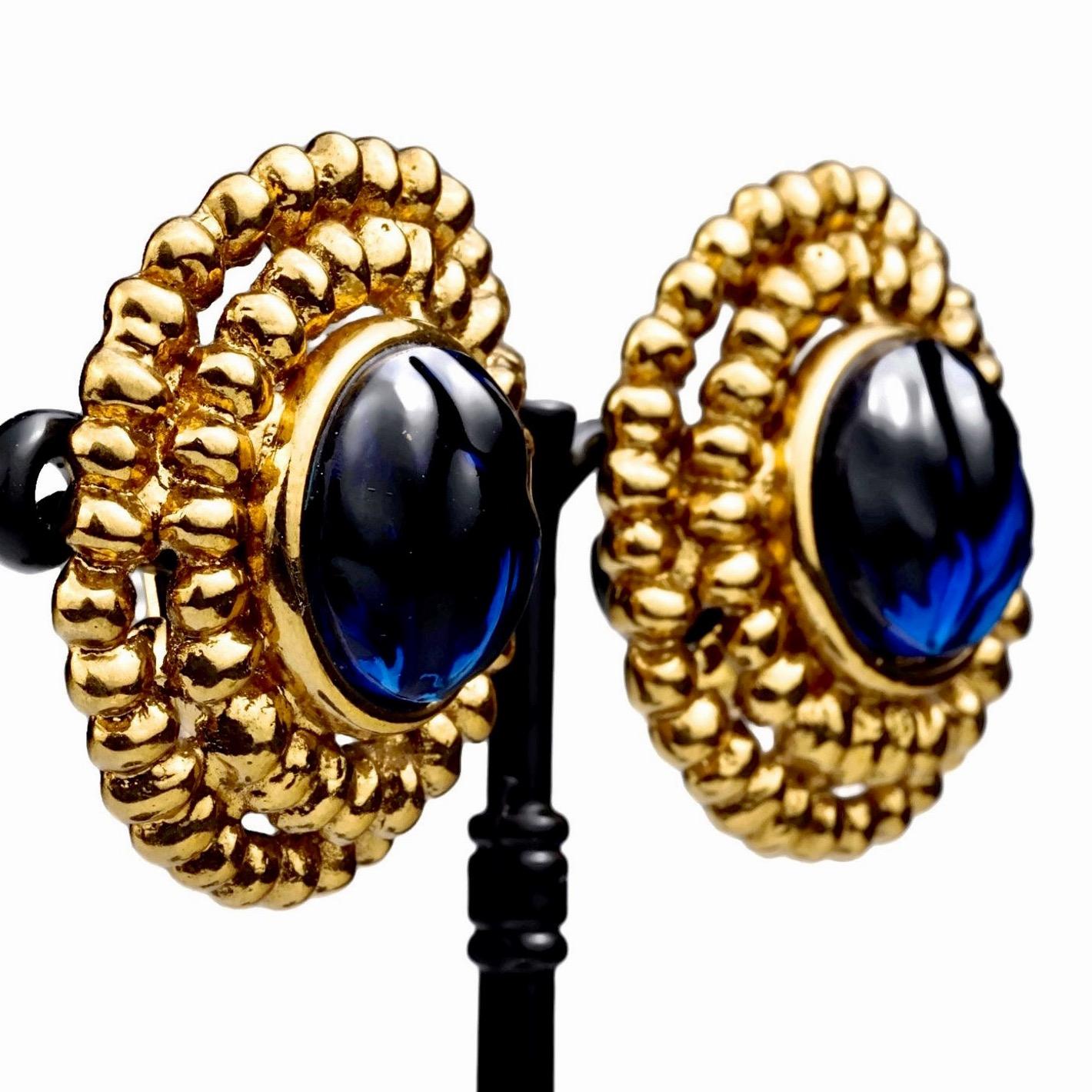 Vintage YVES SAINT LAURENT Ysl Blue Resin Poured Disc Earrings In Excellent Condition In Kingersheim, Alsace