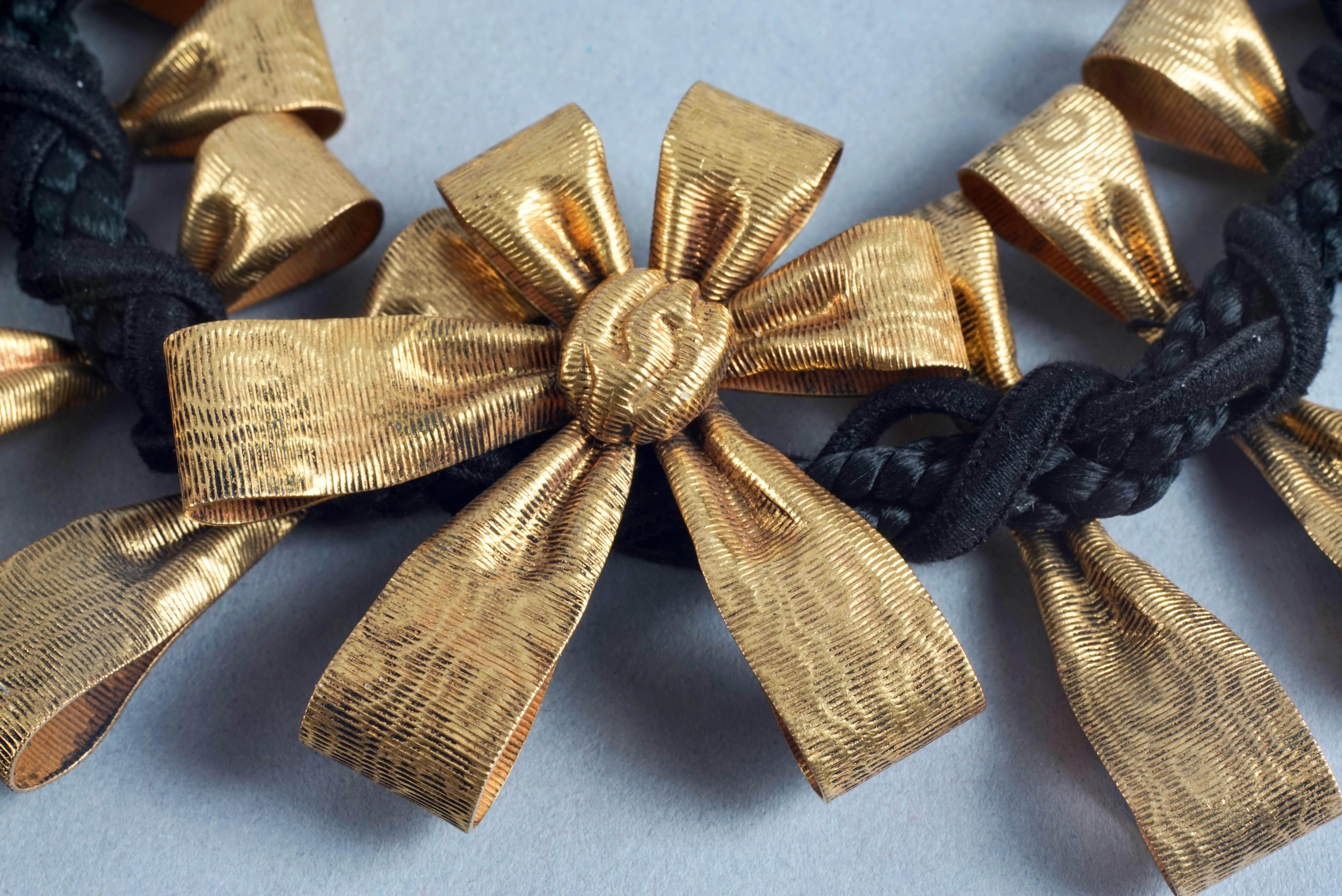 Vintage YVES SAINT LAURENT Ysl Bow Ribbon Charm Choker Necklace For Sale 2