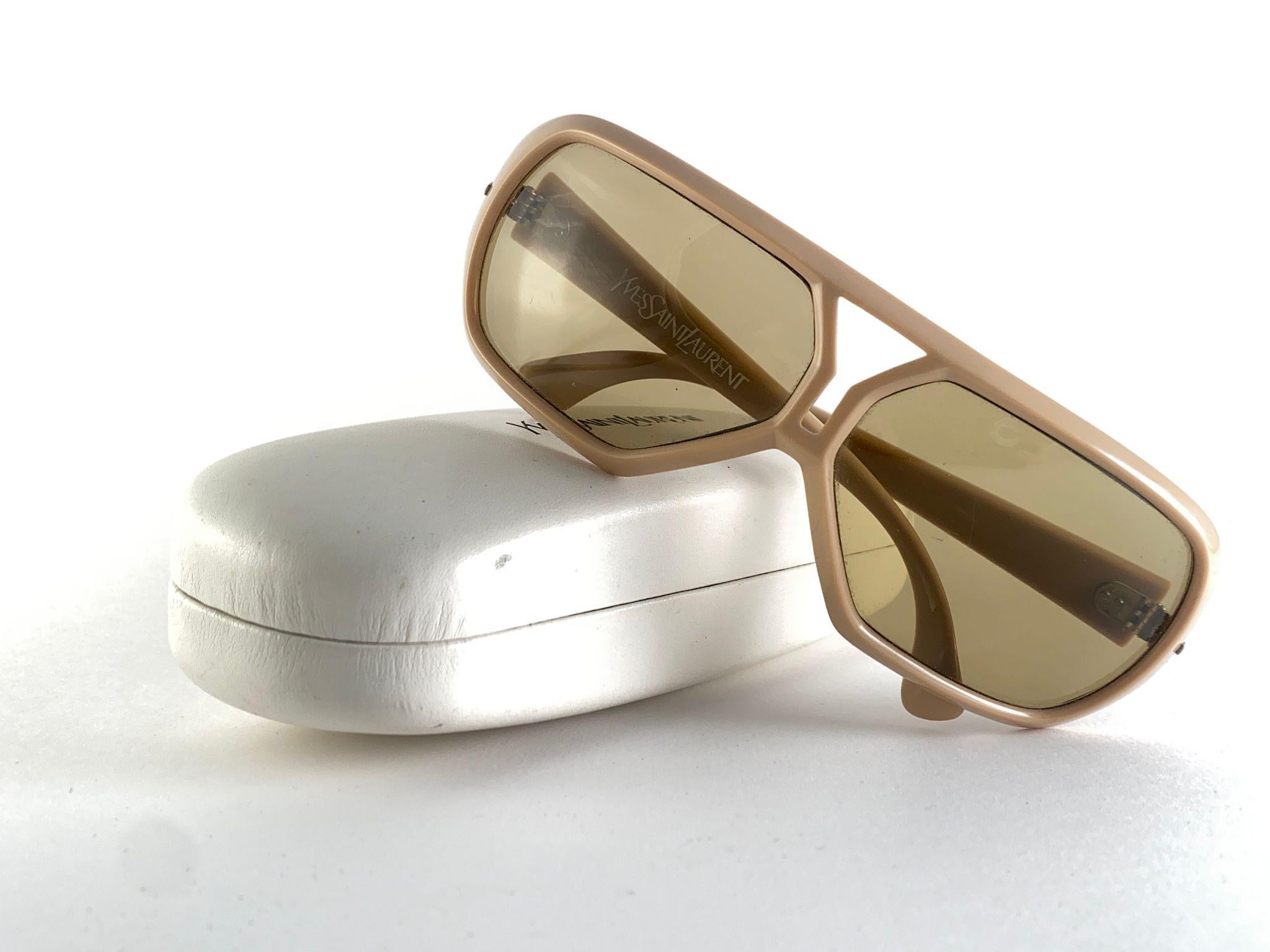 Vintage Yves Saint Laurent YSL Bug Eye 1980 France Sunglasses Negro en venta