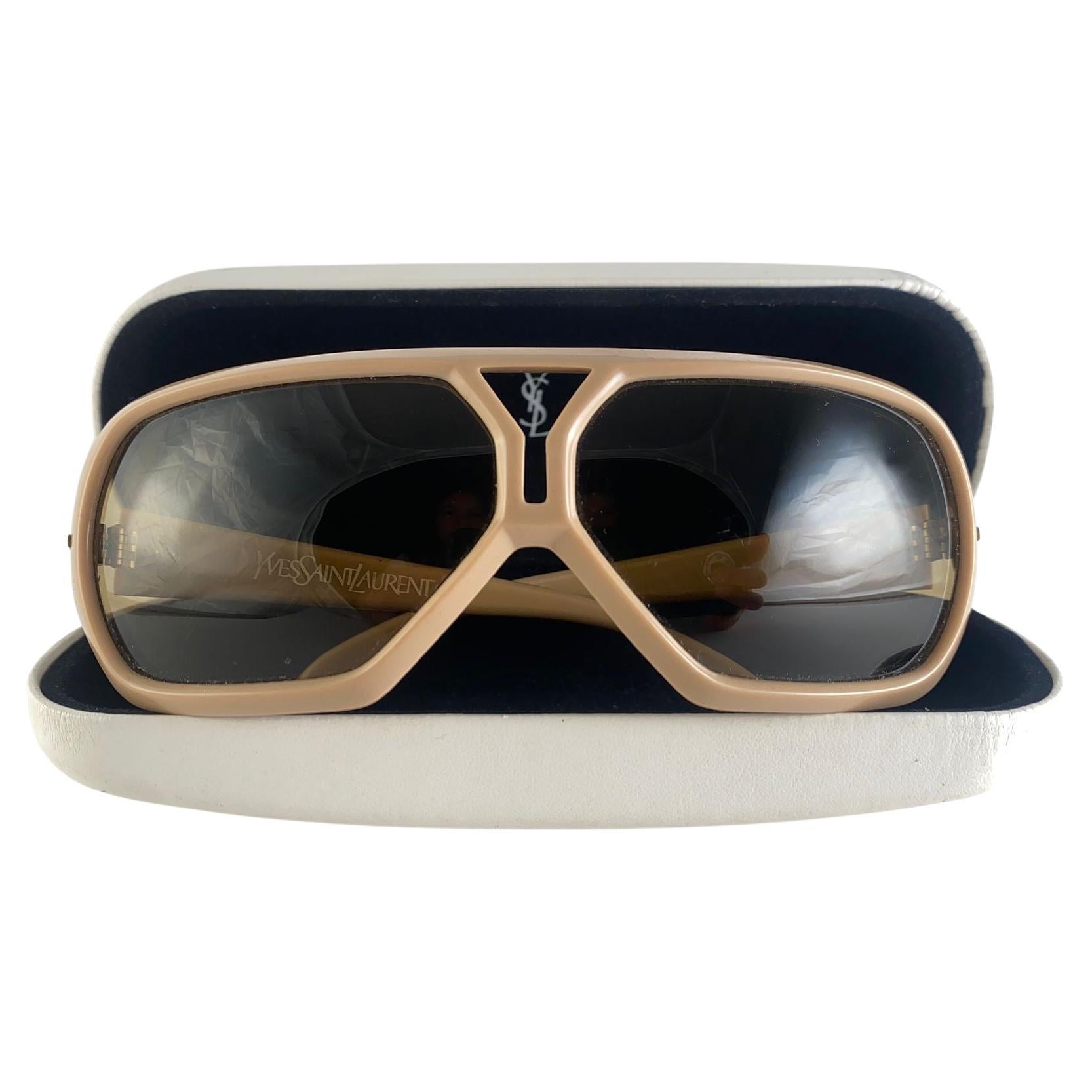 Vintage Yves Saint Laurent YSL Bug Eye 1980 France Sunglasses en venta