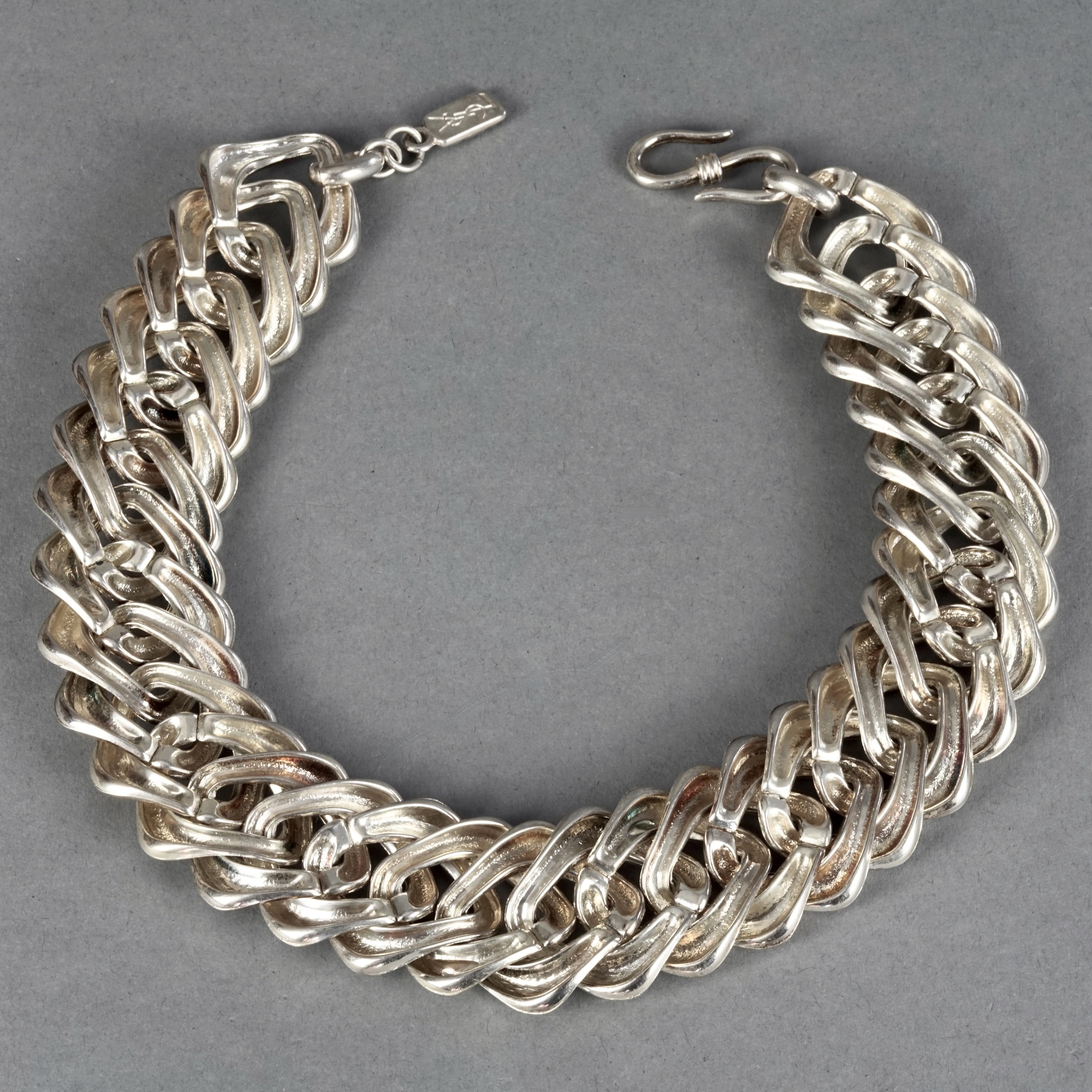 Collier ras du cou vintage YVES SAINT LAURENT Ysl avec chaîne en argent par Robert Goossens 5