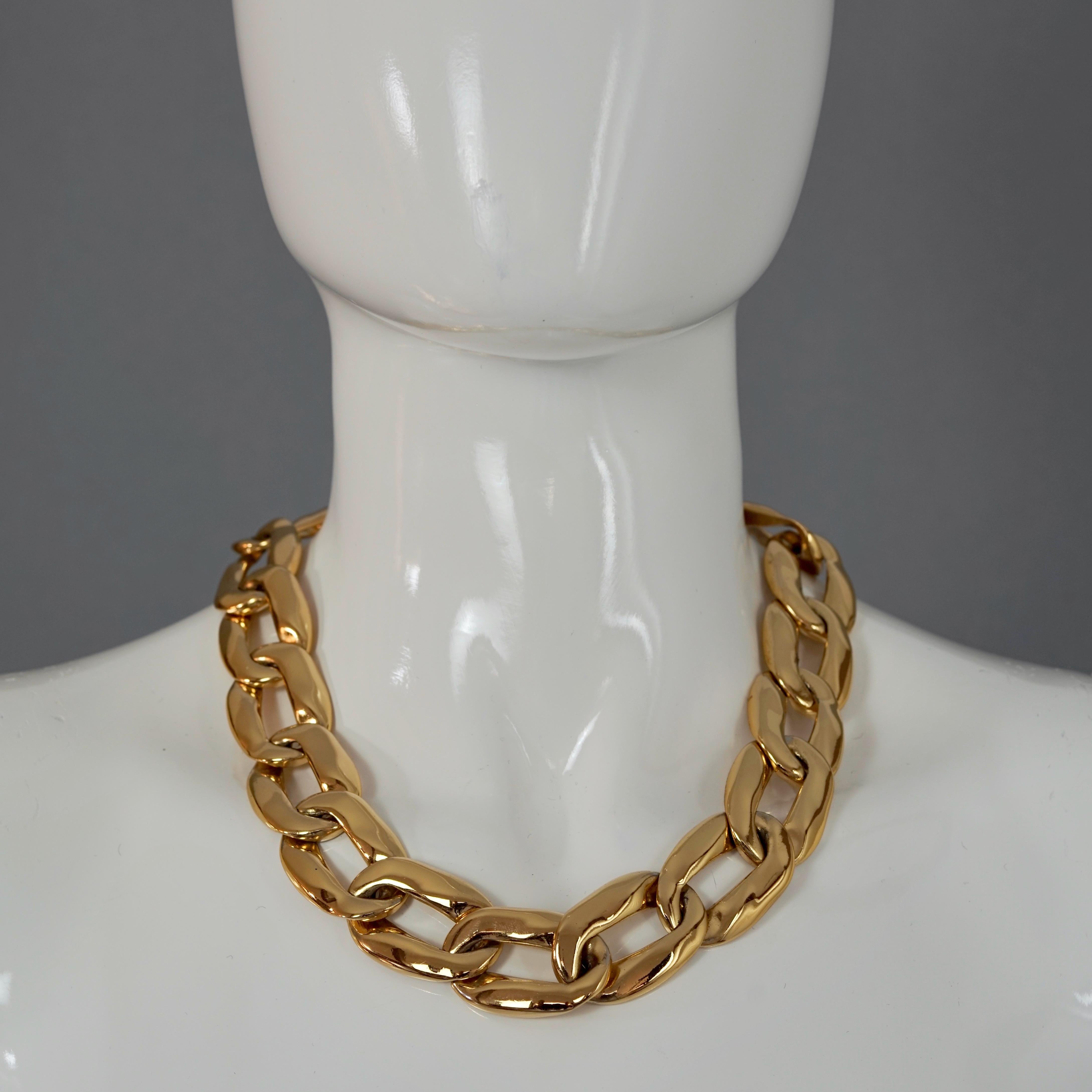 Vintage YVES SAINT LAURENT Ysl by Robert Goossens Chunky Chain Necklace

Measurements:
Height: 1 inches (2.54 cm)
Wearable Length: 17.91 inches (45.5 cm) to 19.68 inches (50 cm)

Features:
- 100% Authentic YVES SAINT LAURENT by Robert Goossens.
-