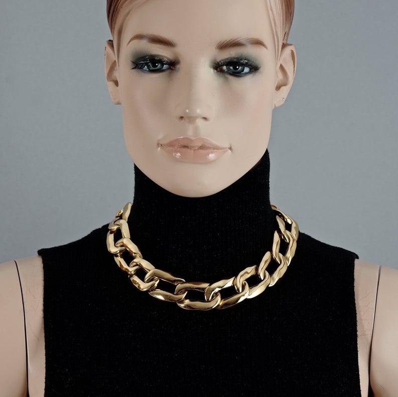 Vintage YVES SAINT LAURENT Ysl by Robert Goossens Chunky Chain Necklace

Measurements:
Height: 1.02 inches (2.6 cm)
Wearable Length: 18.11 inches to 20.07 inches (46 cm to 51 cm)

Features:
- 100% Authentic YVES SAINT LAURENT by Robert Goossens.
-