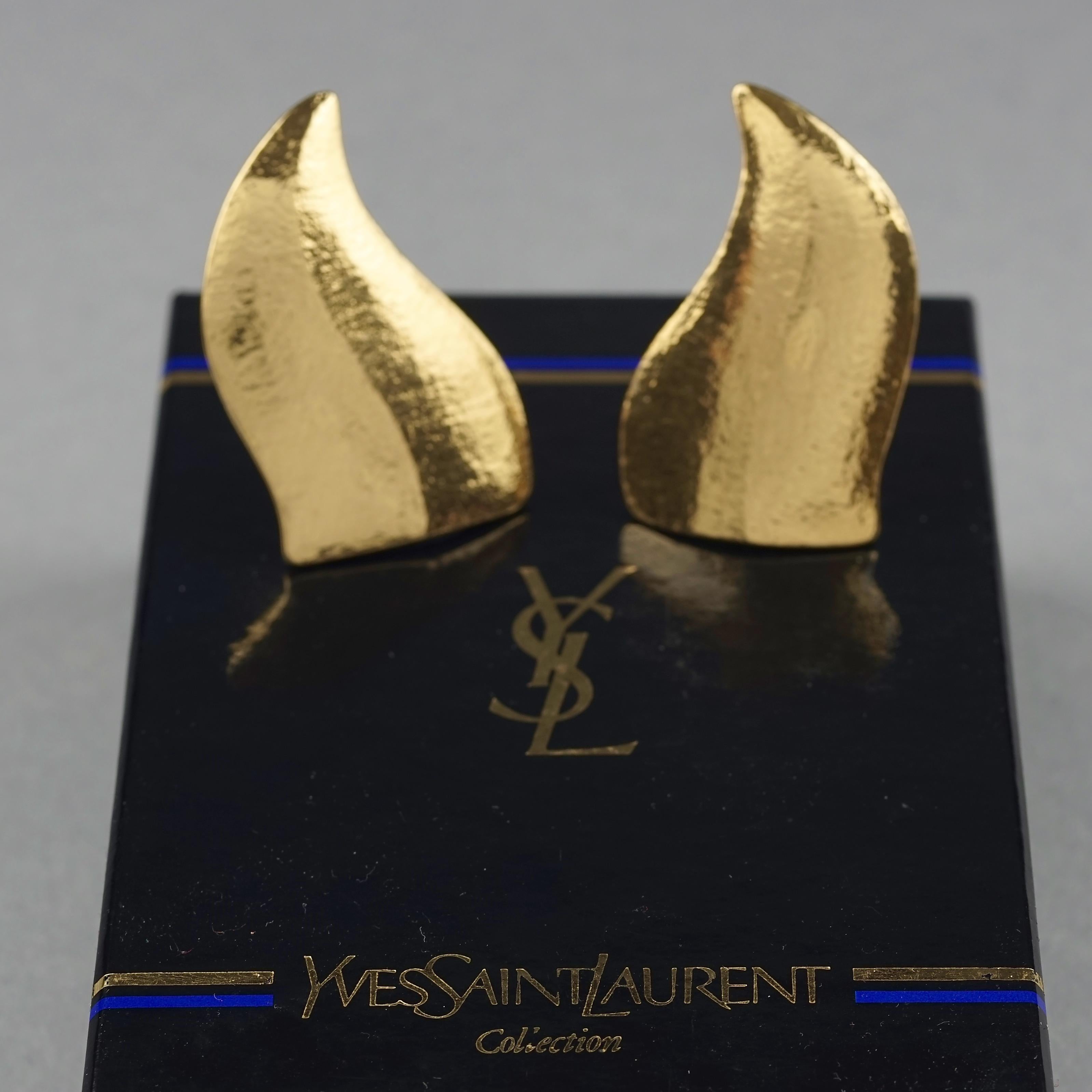 Vintage YVES SAINT LAURENT Ysl by Robert Goossens Flame Earrings In Excellent Condition For Sale In Kingersheim, Alsace