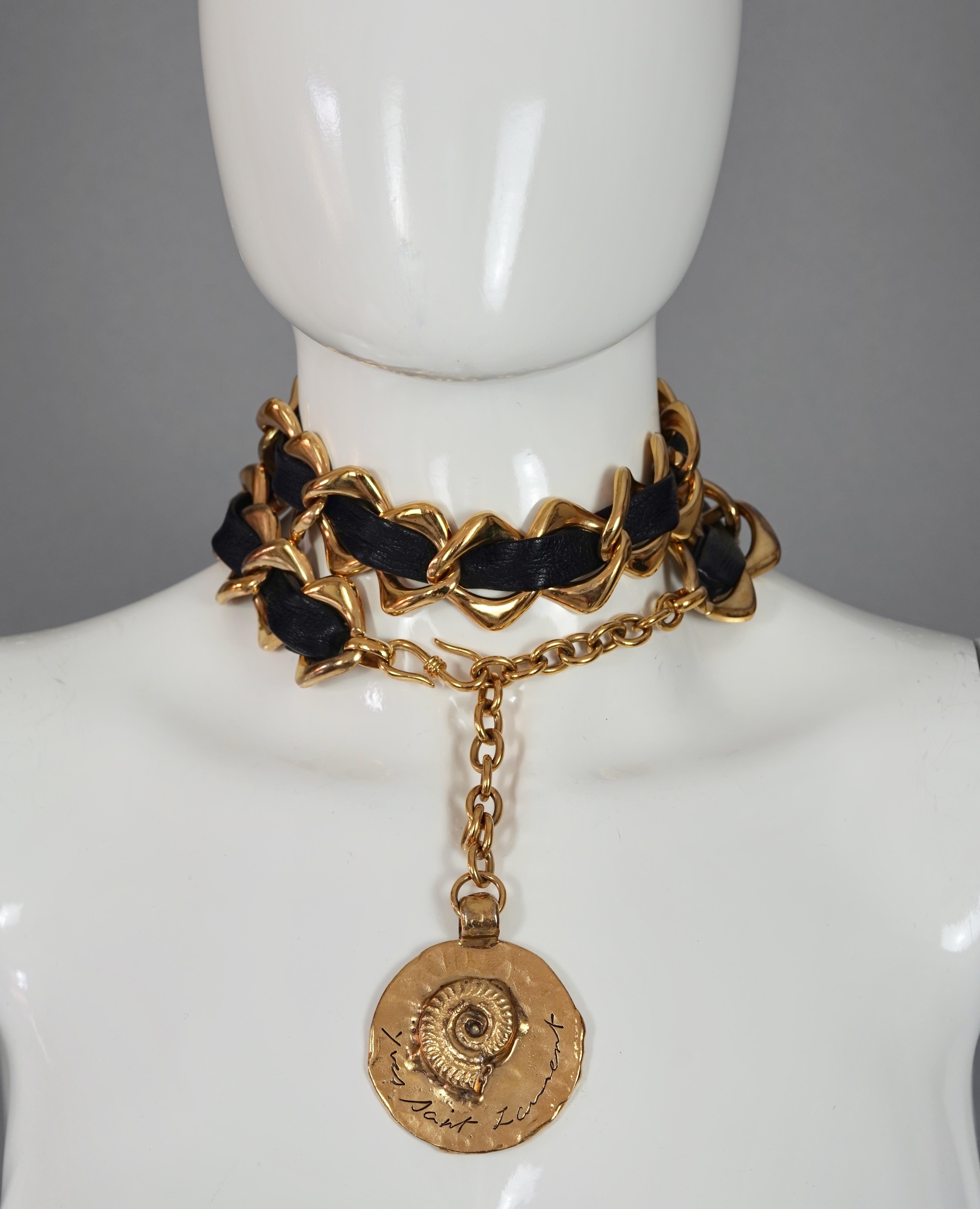 Marron YVES SAINT LAURENT Ysl par Robert Goossens, médaillon fossile en cuir vintage en vente