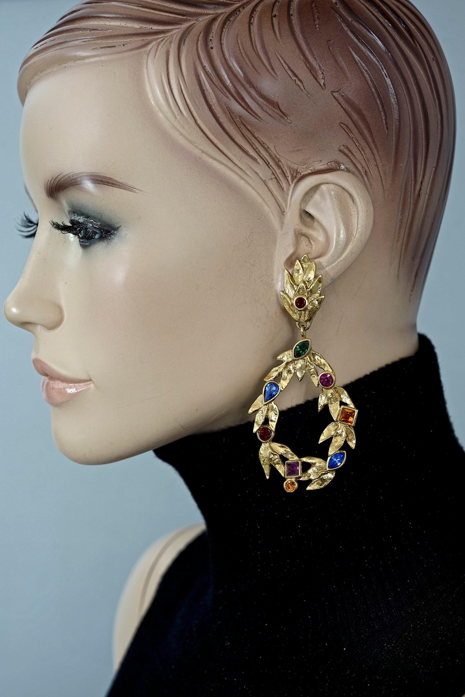 Vintage YVES SAINT LAURENT Ysl by Robert Goossens Jewelled Garland Hoop Earrings

Measurements:
Height: 3.74 inches (9.5 cms)
Width: 1.77 inches (4.5 cms)
Weight per Earring: 23 grams

Features:
- 100% Authentic YVES SAINT LAURENT by Robert