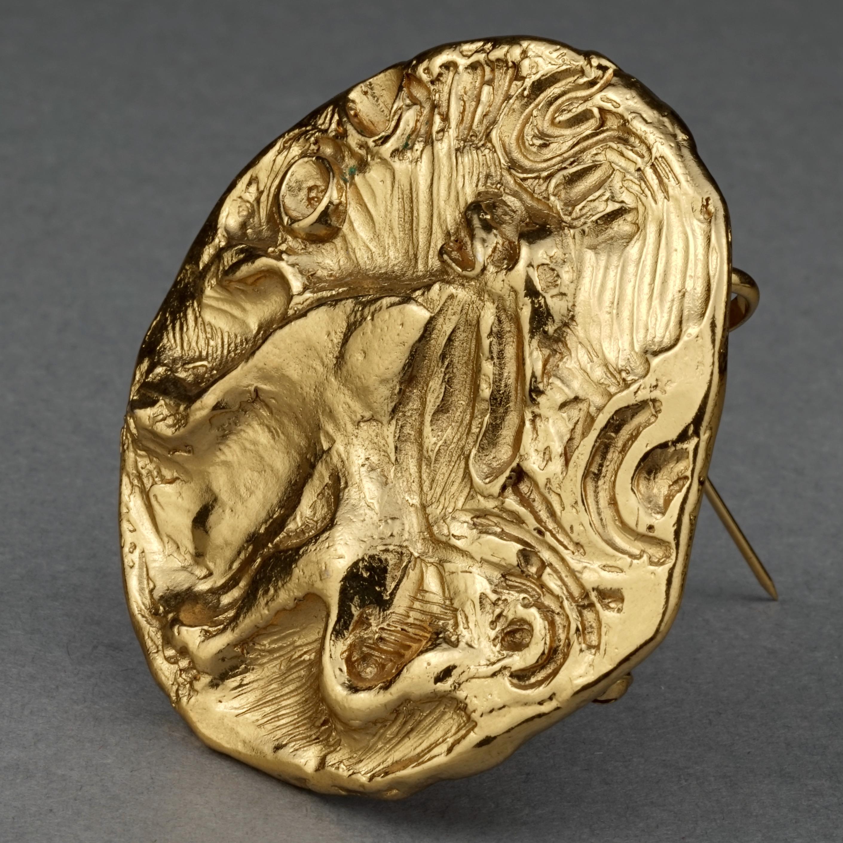 Vintage YVES SAINT LAURENT Ysl by Robert Goossens Lion Medallion Pendant Brooch In Excellent Condition In Kingersheim, Alsace