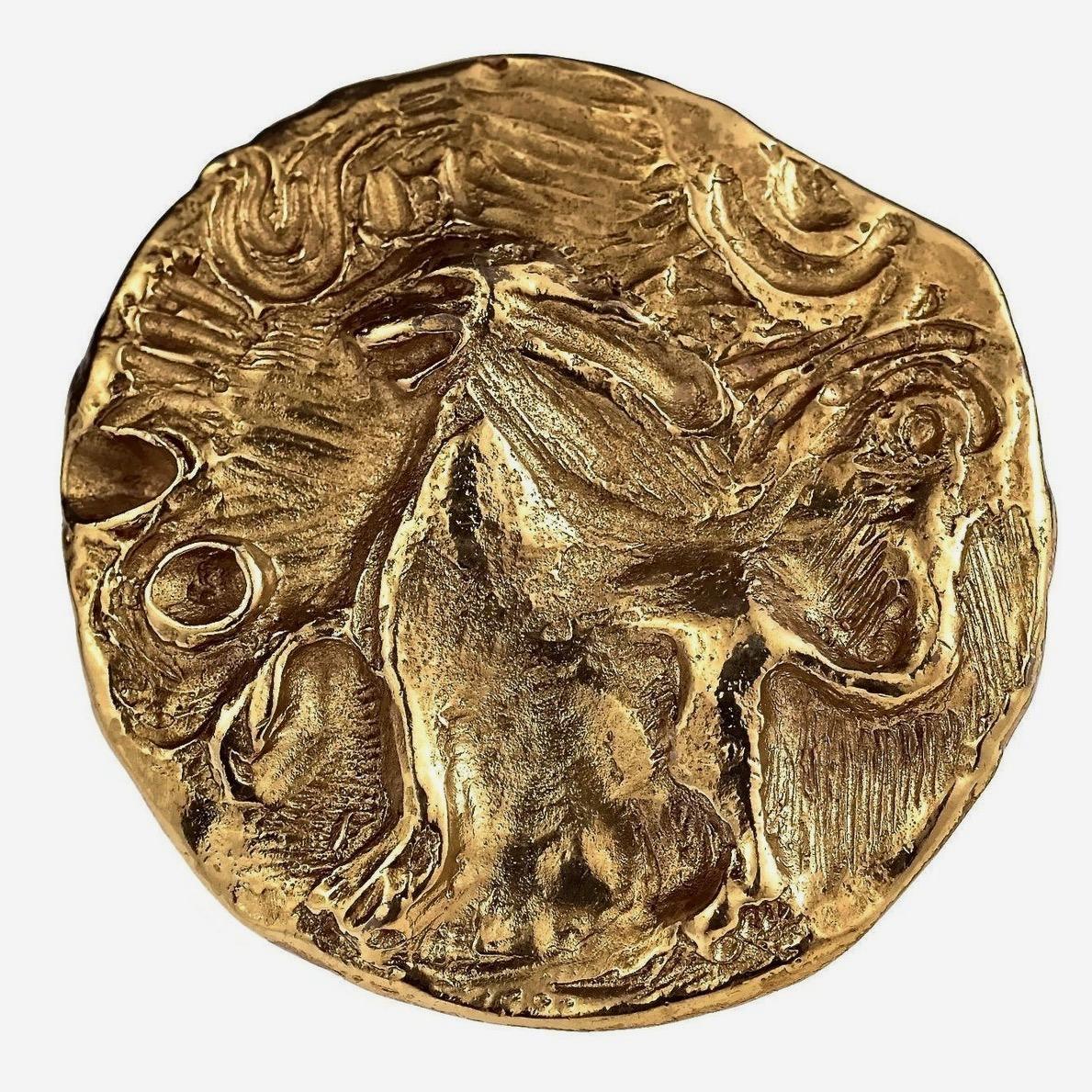 Vintage YVES SAINT LAURENT Ysl by Robert Goossens Lion Profile Medallion Pendant In Excellent Condition For Sale In Kingersheim, Alsace