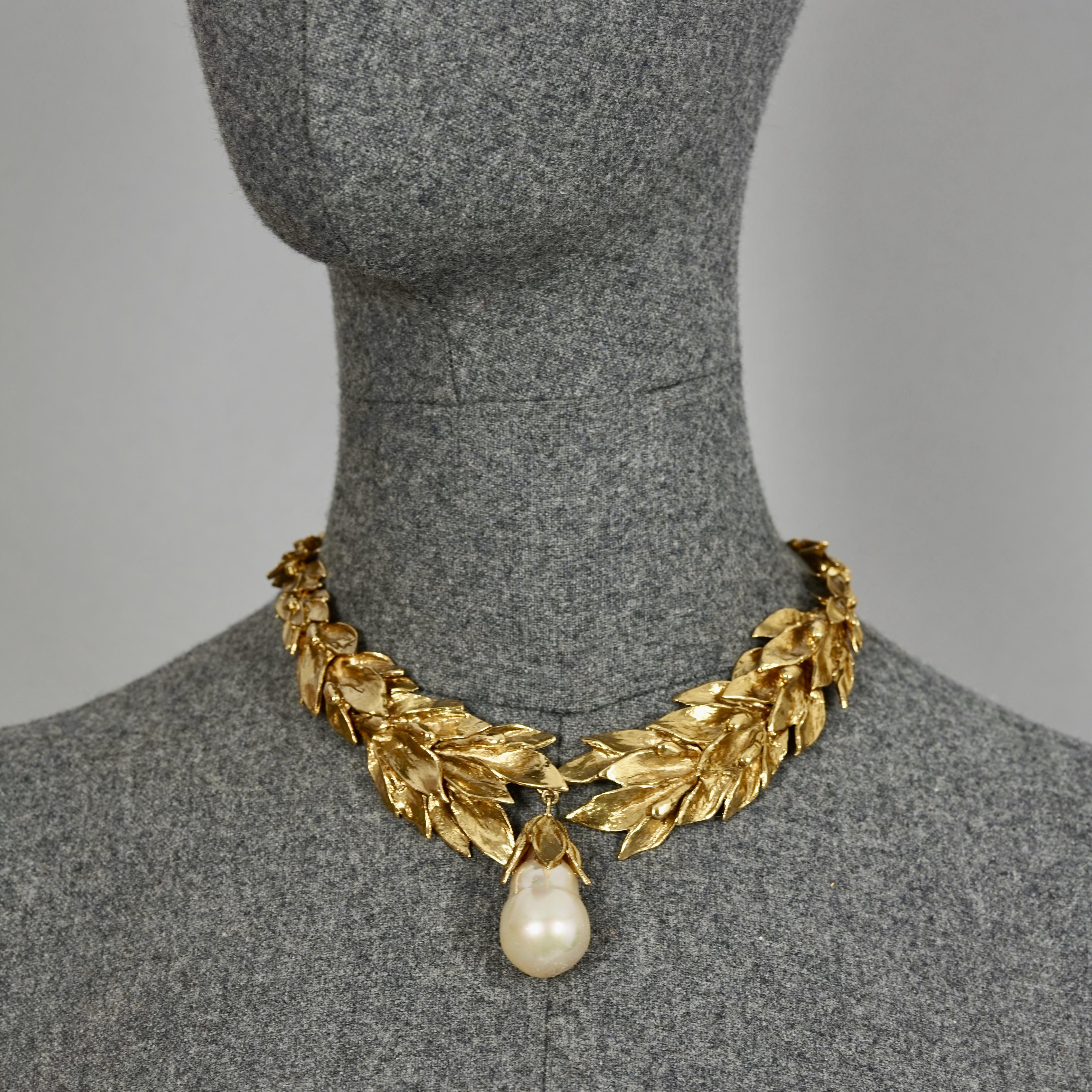 Vintage YVES SAINT LAURENT Ysl by Robert Goossens Wheat Pearl Drop Necklace

Measurements:
Center Height: 2.56 inches (6.5 cm)
Wearable Length: 14.37 inches (36.5 cm) to 16.73 inches (42.5 cm)

Features:
- 100% Authentic YVES SAINT LAURENT.
- Wheat