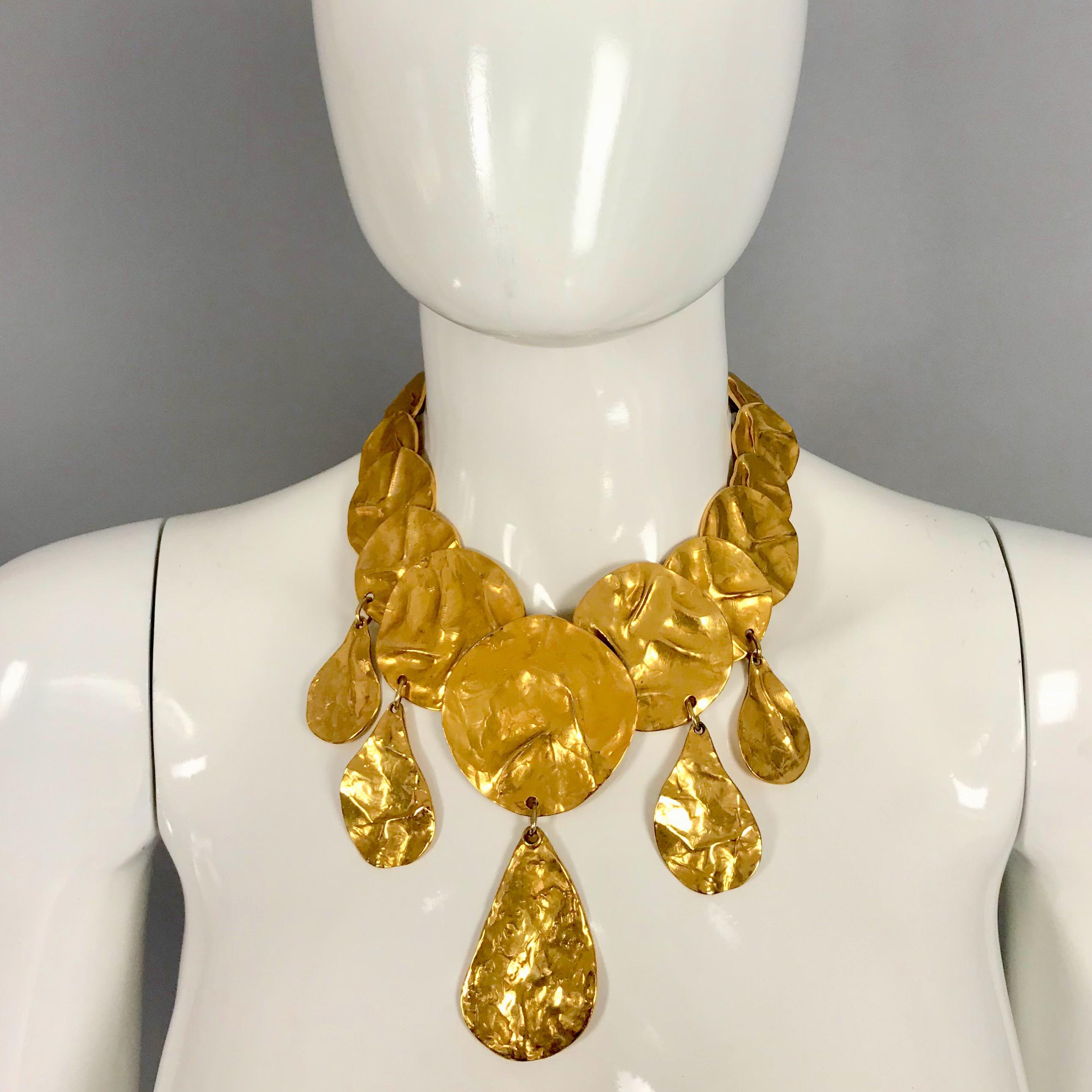 Vintage YVES SAINT LAURENT Ysl by Robert Goossens Wrinkled Disc Charm Necklace

Measurements:
Height: 4.52 inches  (11.5 cms)
Wearable Length: 16.14 inches to 20.07 inches (41 cm to 51 cm)

Features:
- 100% Authentic YVES SAINT LAURENT by Robert