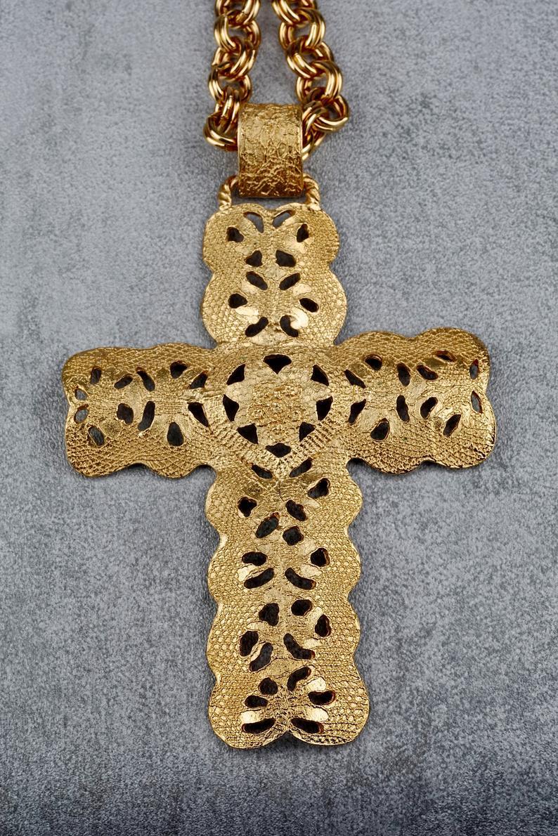 Vintage YVES SAINT LAURENT Ysl Byzantine Cross Necklace In Excellent Condition In Kingersheim, Alsace