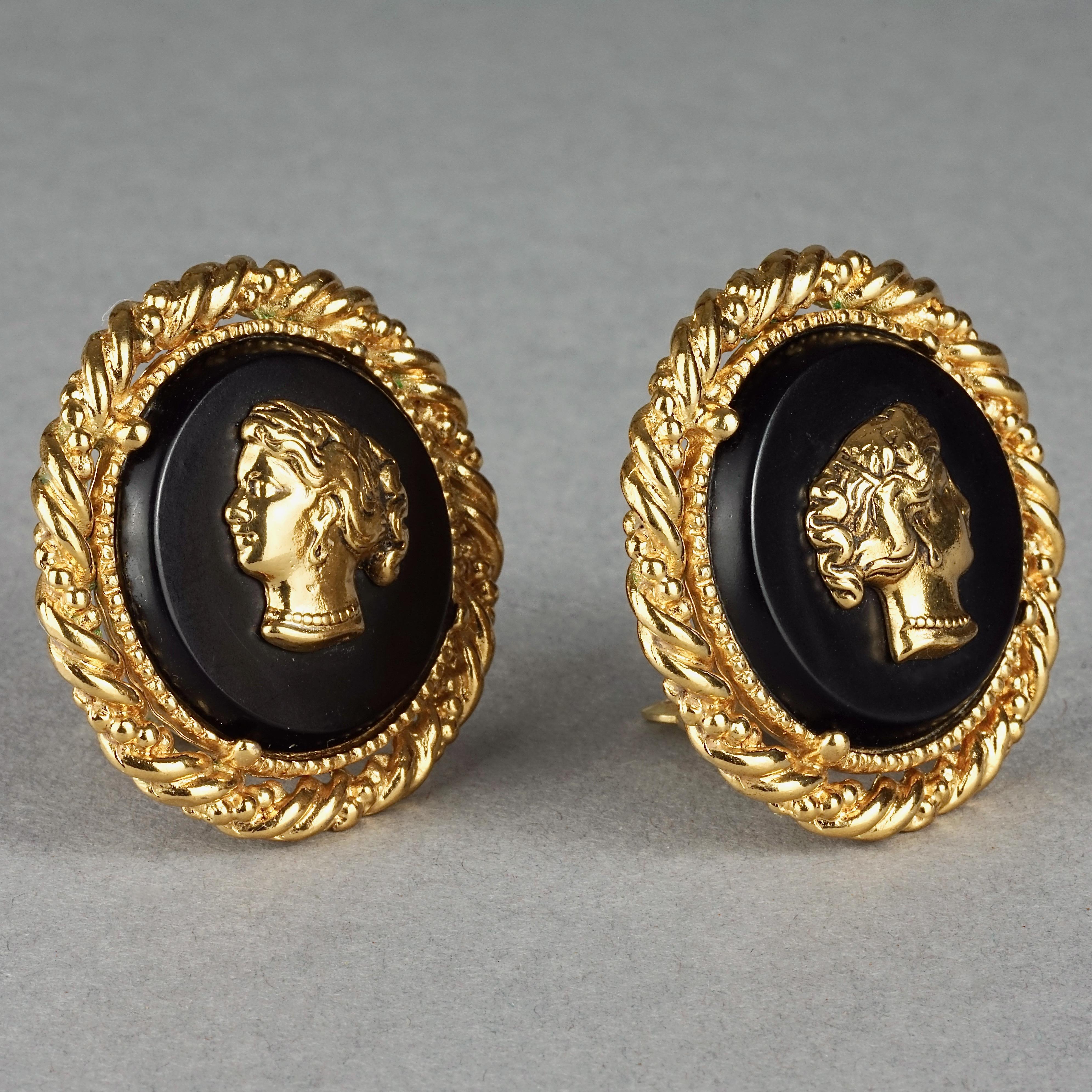 Vintage YVES SAINT LAURENT Ysl Cameo Lady Profile Earrings In Excellent Condition In Kingersheim, Alsace