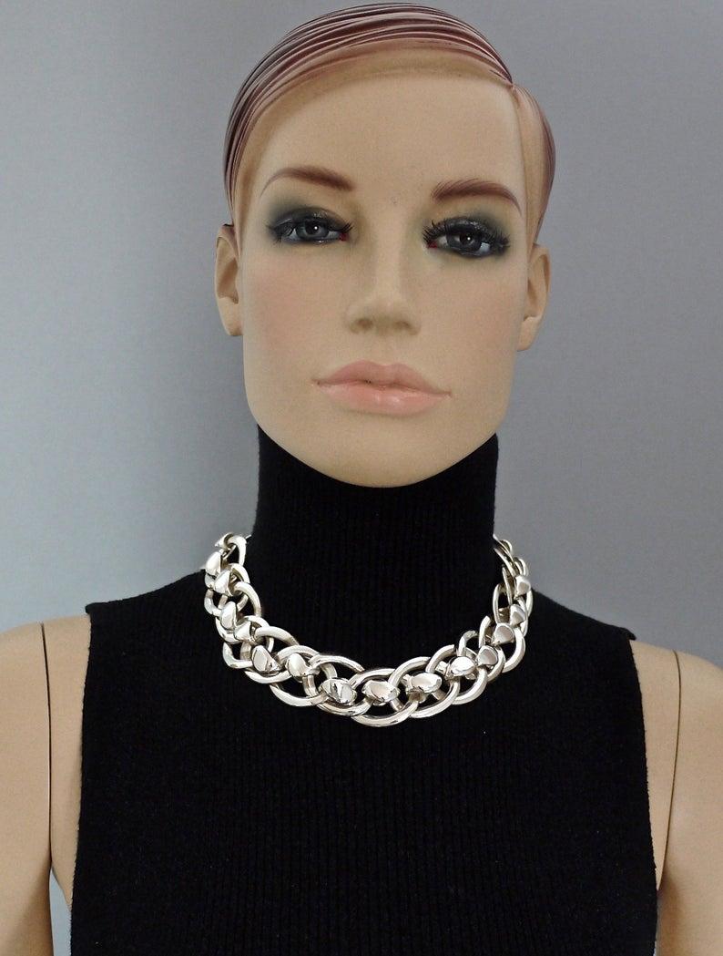 Vintage YVES SAINT LAURENT Ysl Chunky Silver Chain Choker Necklace

Measurements:
Height: 1.10 inches (2.8 cm)
Wearable Length: 16.14 inches (41 cm) to 18.11 inches (46 cm)

Features:
- 100% Authentic YVES SAINT LAURENT.
- Massive chain choker