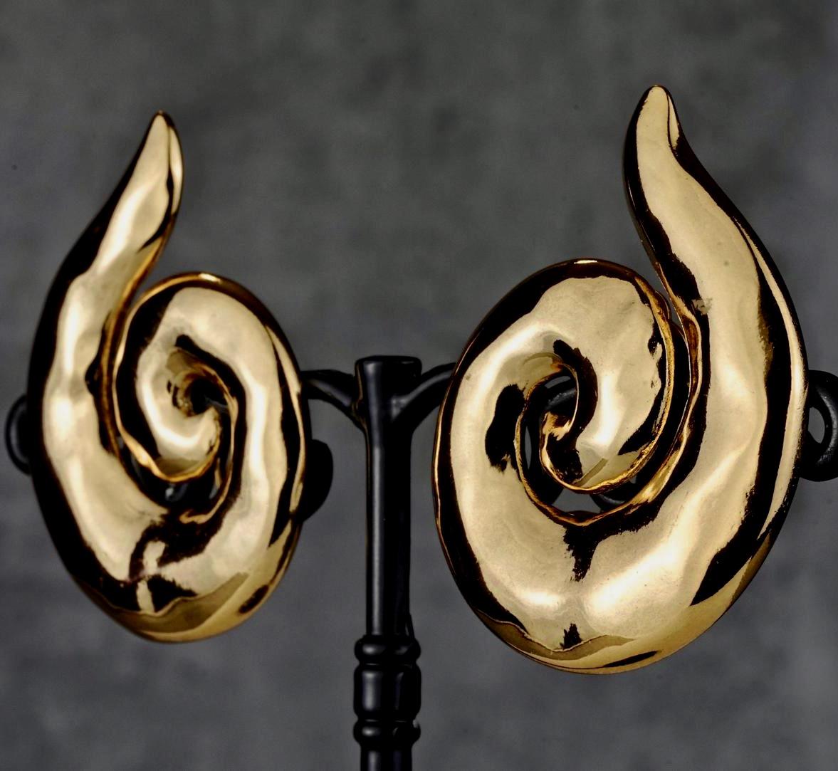 Vintage YVES SAINT LAURENT Ysl Coiled Spiral Earrings In Excellent Condition In Kingersheim, Alsace