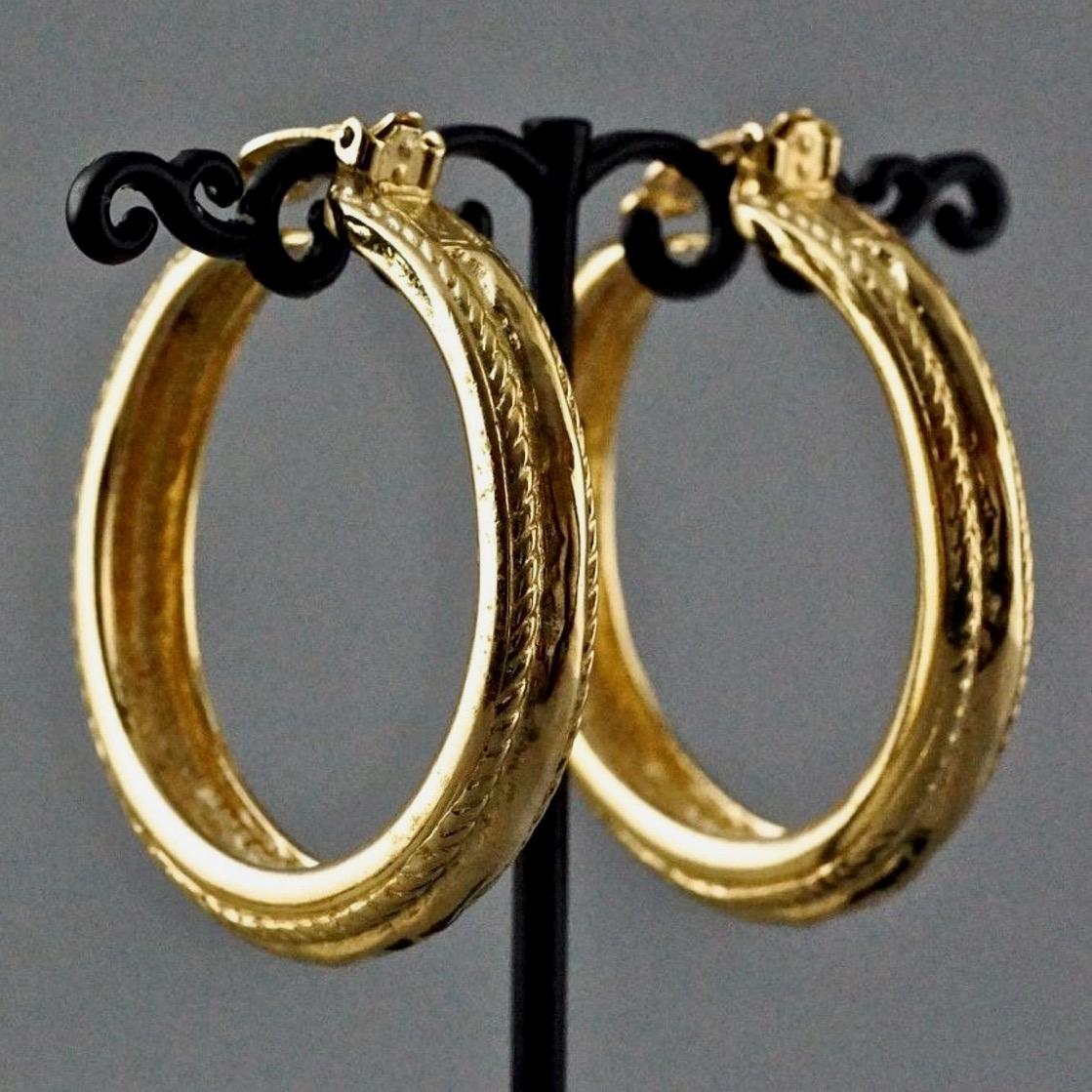 Vintage YVES SAINT LAURENT Ysl Creole Hoop Gilt Rope Pattern Earrings In Excellent Condition In Kingersheim, Alsace