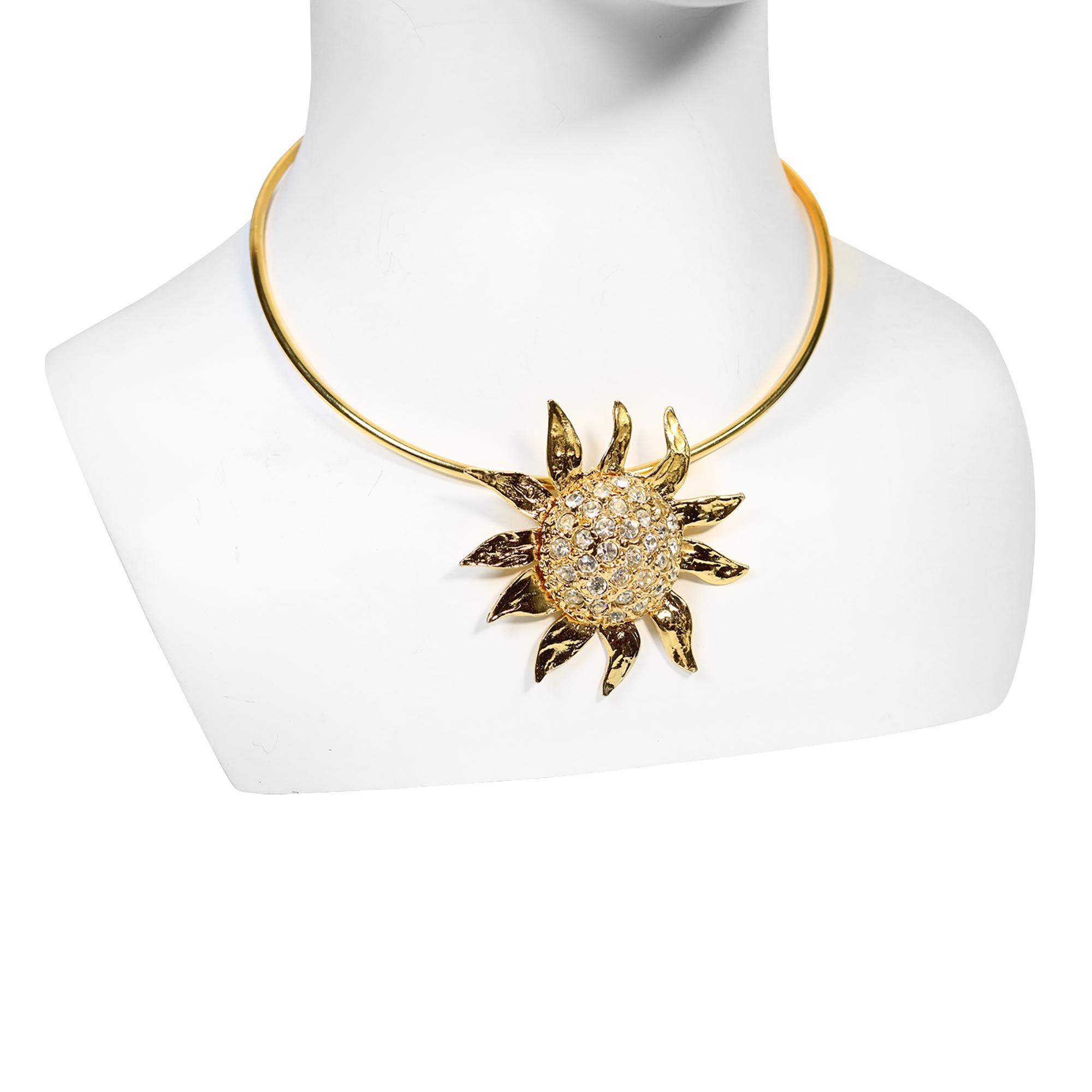 Vintage Yves Saint Laurent YSL baumelnde goldene Sonne auf Choker Circa 1980er Jahre (Künstler*in) im Angebot