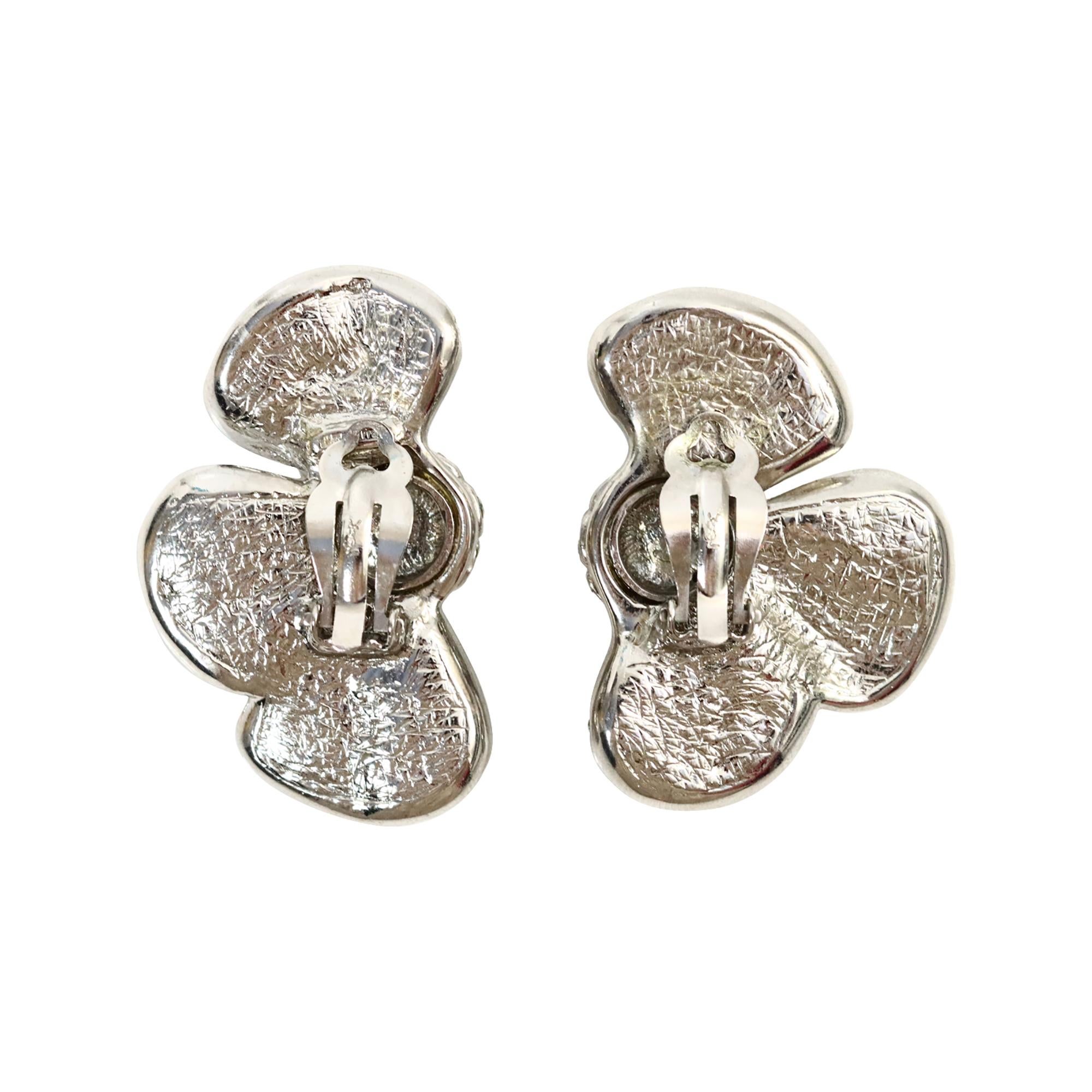 Orecchini a mezzo fiore con diamante Yves Saint Laurent YSL d'epoca, CIRCA 1980 In condizioni buone in vendita a New York, NY