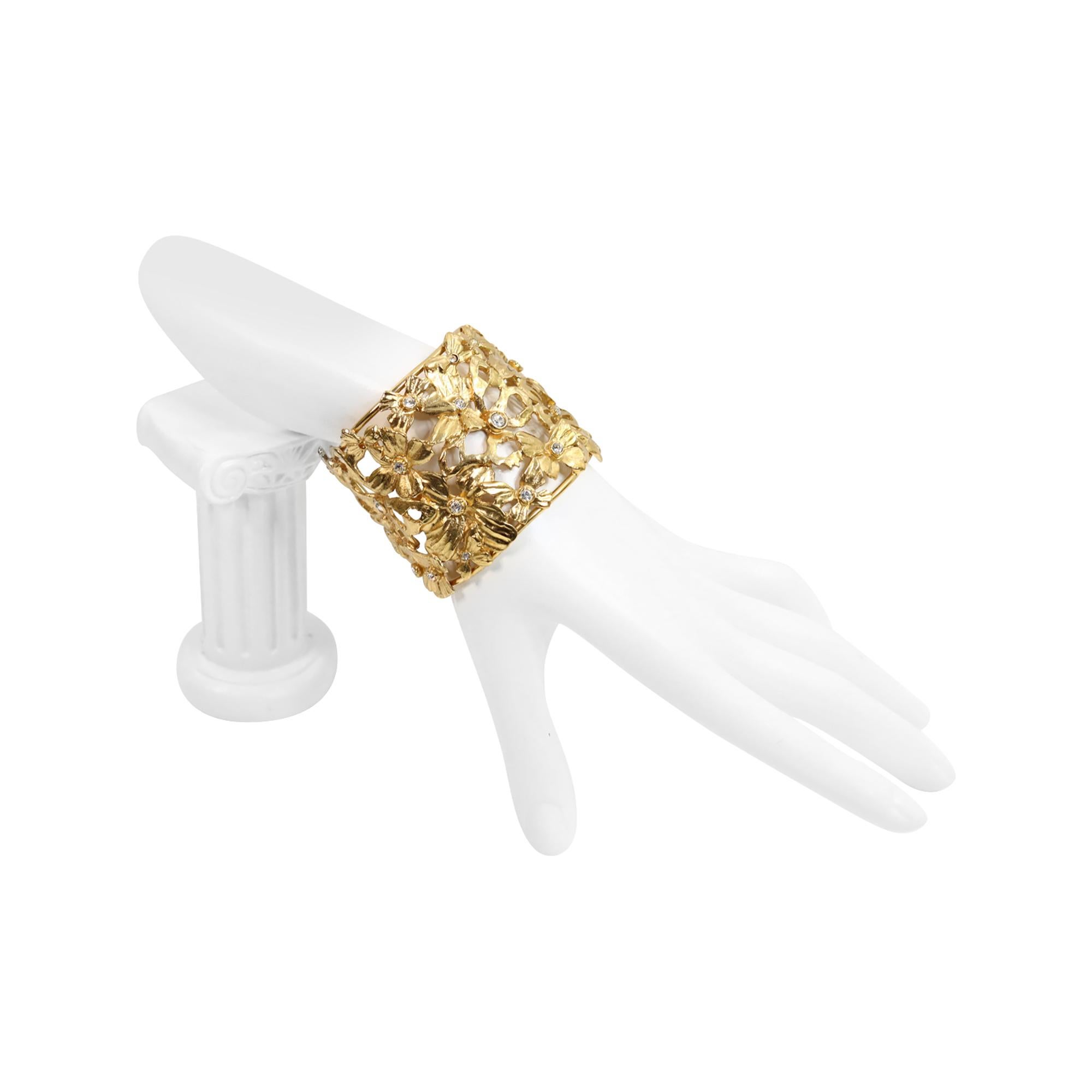 Manchette Vintage Yves Saint Laurent YSL Fleur et Papillon Cristal d'Or Circa Vintage 1980 Unisexe en vente