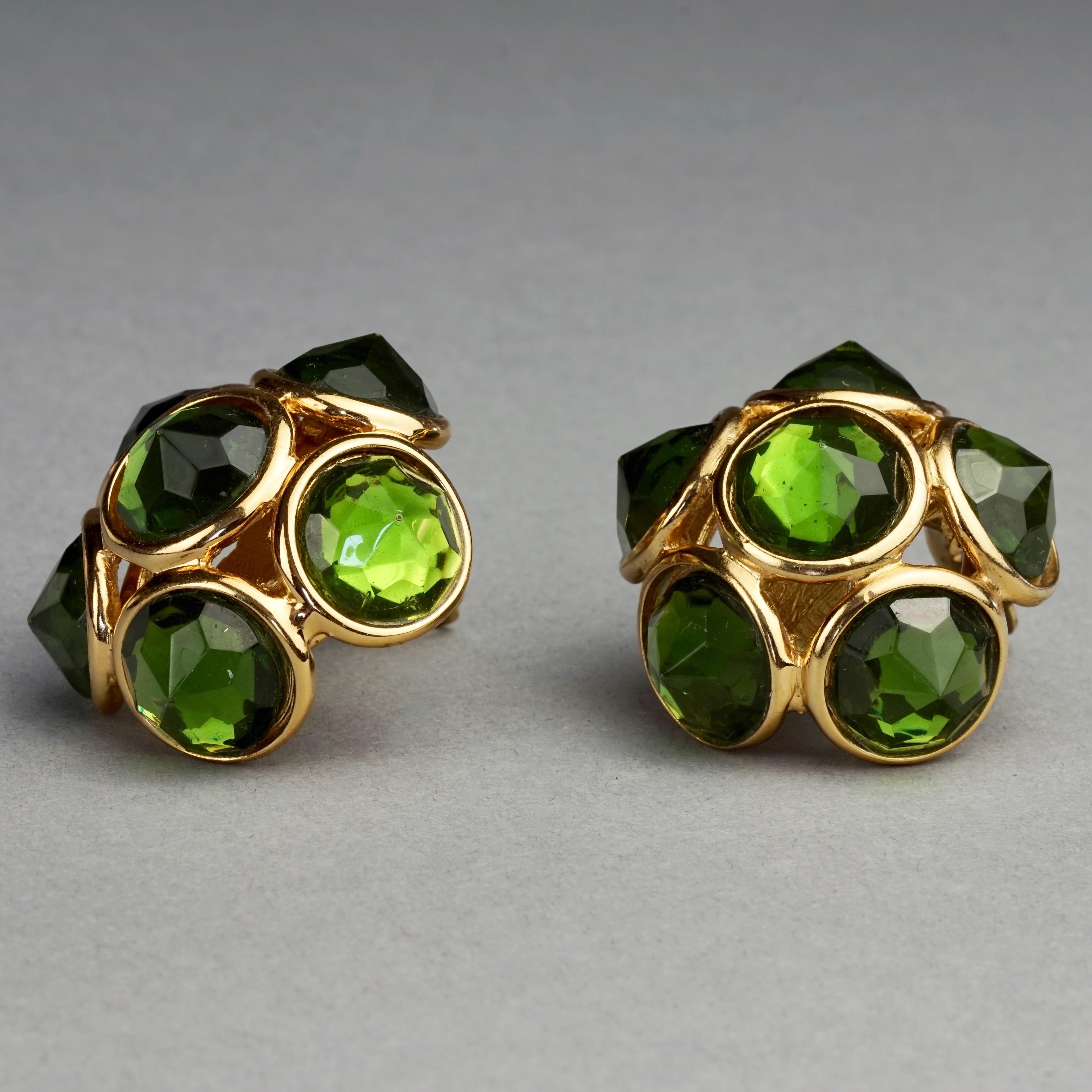 Vintage YVES SAINT LAURENT Ysl Flower Dome Green Rhinestones Earrings In Excellent Condition For Sale In Kingersheim, Alsace