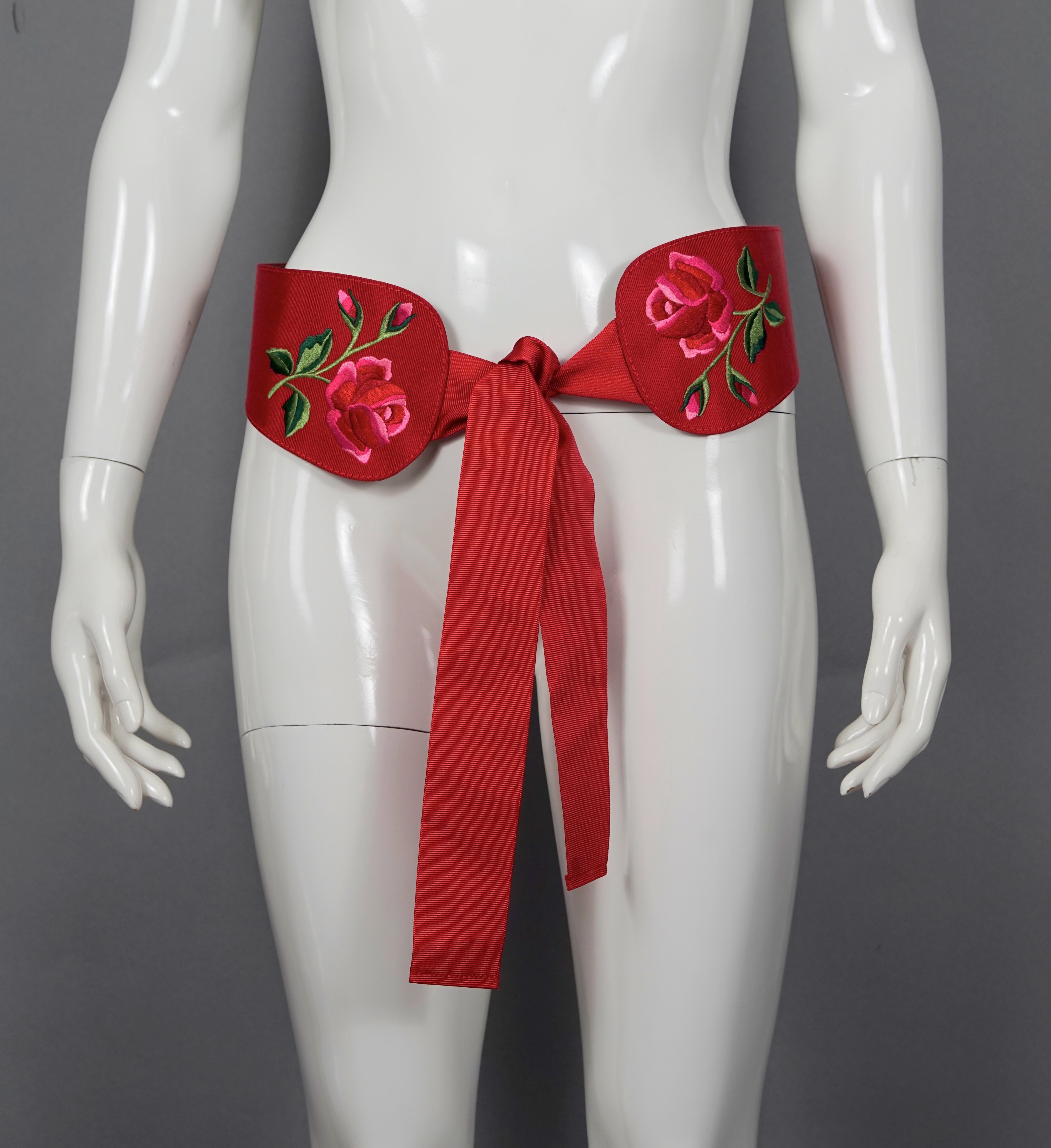 Vintage YVES SAINT LAURENT Ysl Flower Embroidered Grosgrain Ribbon Red Belt

Measurements:
Height: 4.13 inches (10.5 cm)
Length of the Band: 28.14 inches (71.5 cm)
Total Length with Ribbons: 63.18 inches (160.5 cm)

Features:
- 100% Authentic YVES