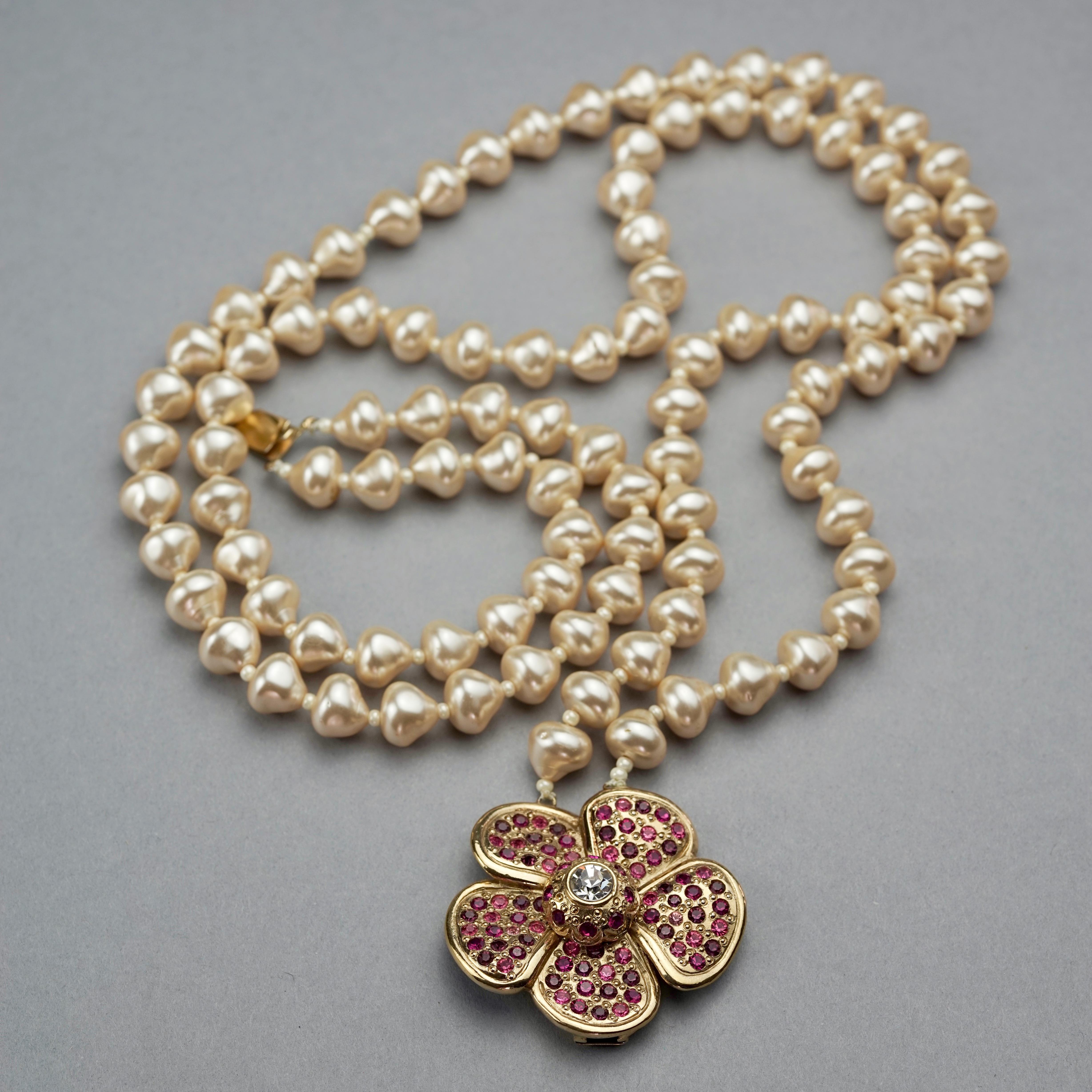 Vintage YVES SAINT LAURENT Ysl Flower Rhinestone Double Strand Pearl Necklace In Excellent Condition For Sale In Kingersheim, Alsace