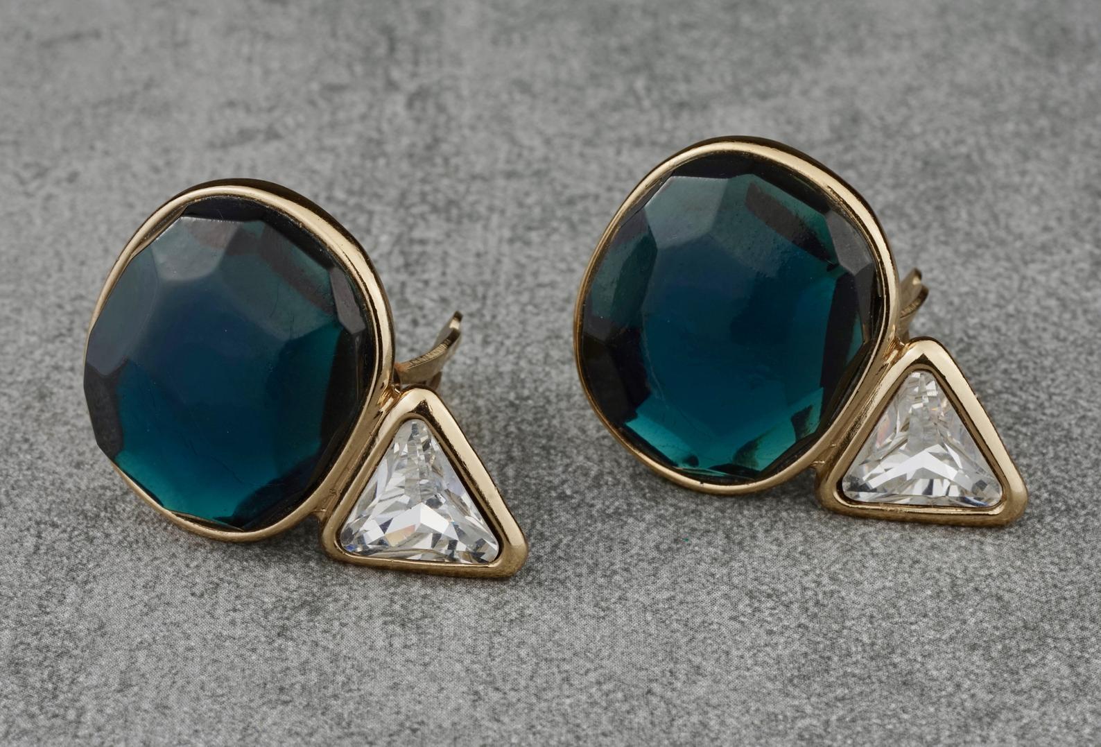 Vintage YVES SAINT LAURENT Ysl Geometric Blue Faceted Stone Earrings In Excellent Condition For Sale In Kingersheim, Alsace
