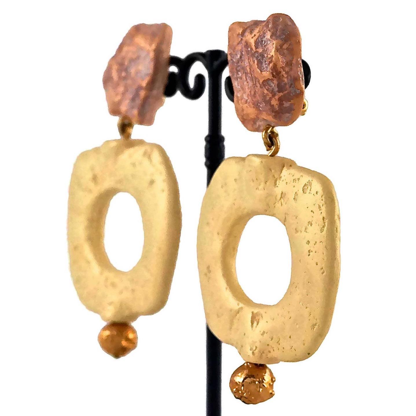Vintage YVES SAINT LAURENT Ysl Geometric Textured Stone Resin Earrings In Excellent Condition In Kingersheim, Alsace