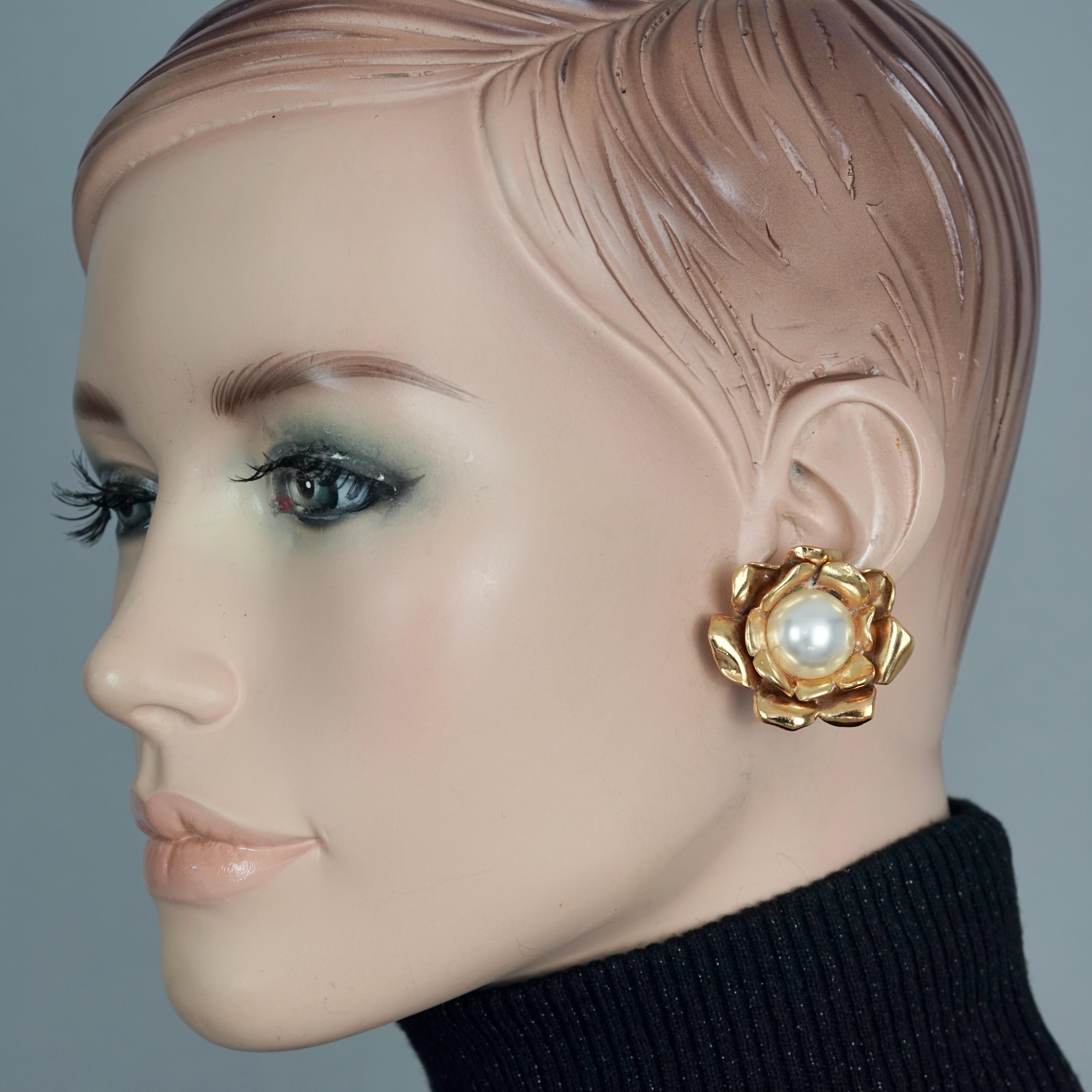Vintage YVES SAINT LAURENT Ysl Gilt Flower Pearl Earrings

Measurements:
Height: 1.38 inches (3.5 cm)
Width: 1.38 inches (3.5 cm)
Weight per Earring: 13 grams

Features:
- 100% Authentic YVES SAINT LAURENT.
- Flower earrings with pearl cabochon at