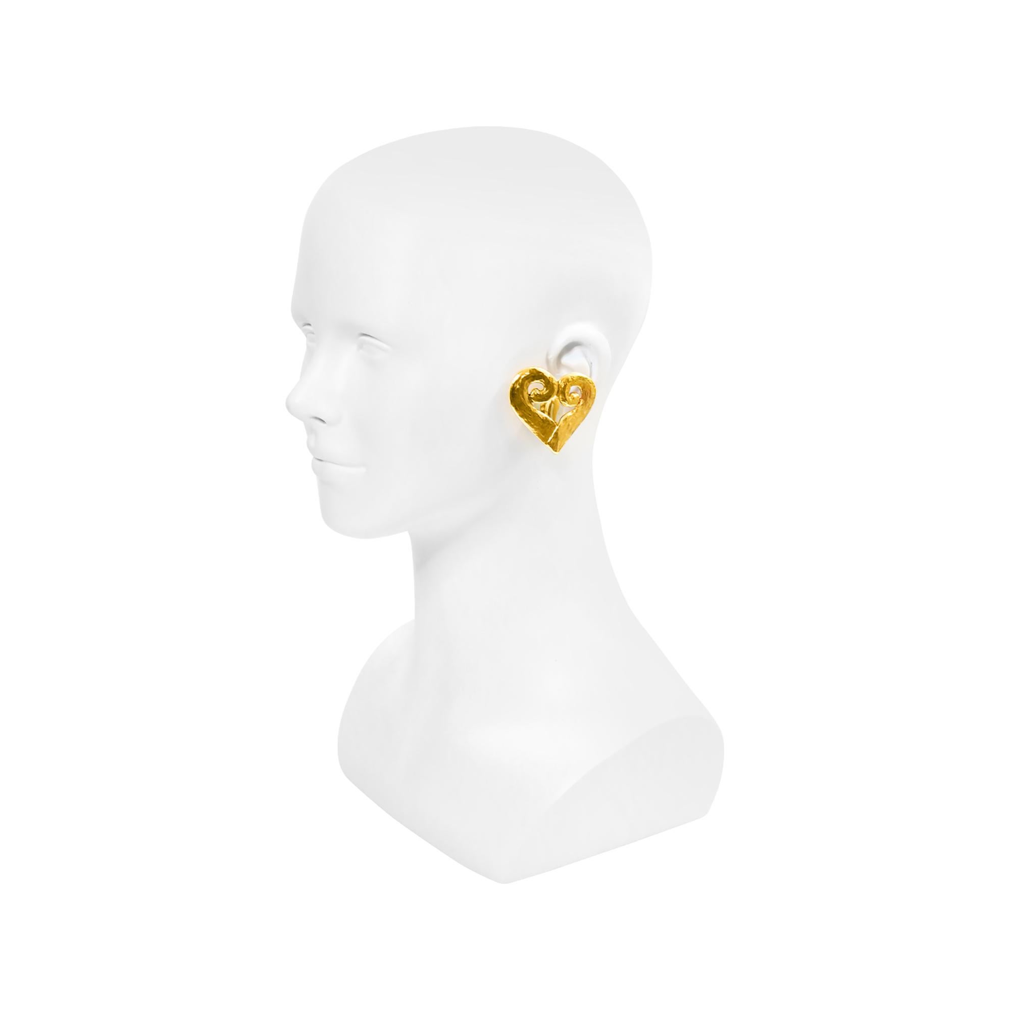 Vintage Yves Saint Laurent YSL Goldohrringe mit offenem Herz, ca. 1980er Jahre (Künstler*in) im Angebot