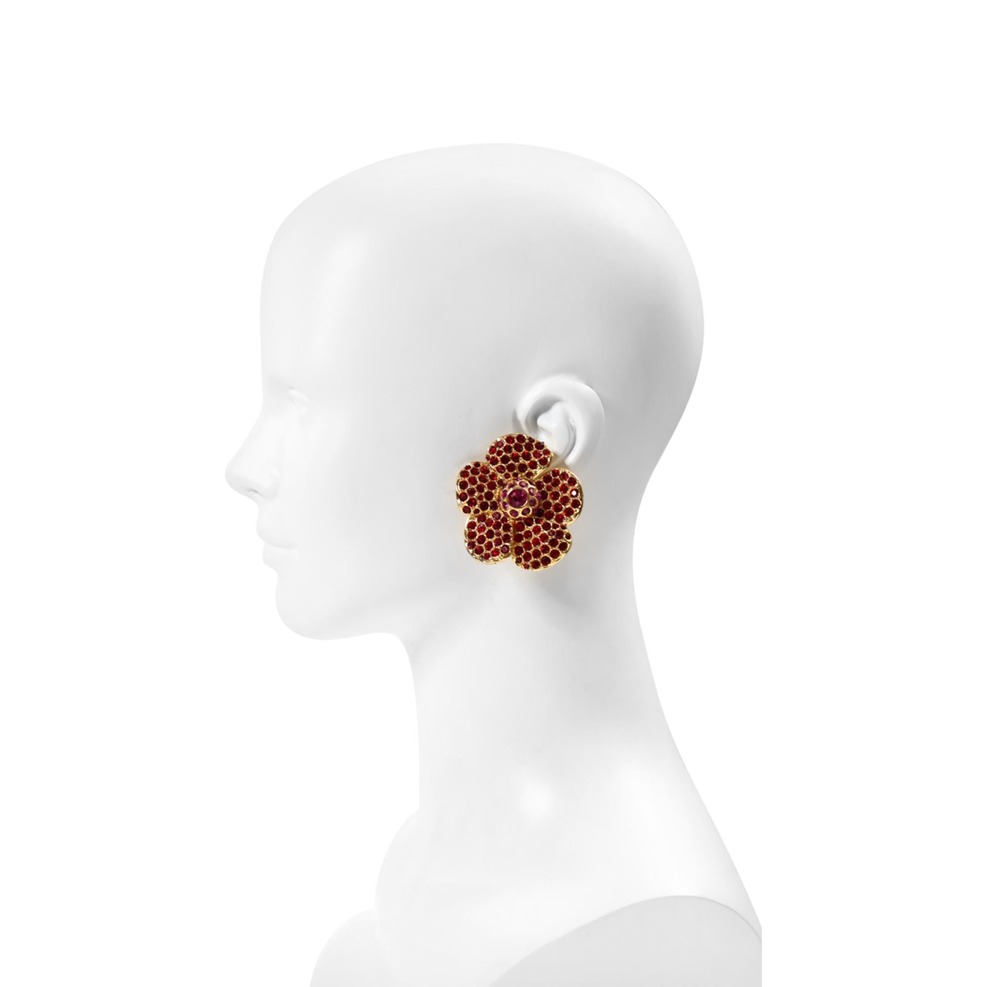 Vintage Yves Saint Laurent YSL Gold Rosa und Rot Blumenohrringe Circa 1980er Jahre im Zustand „Gut“ im Angebot in New York, NY