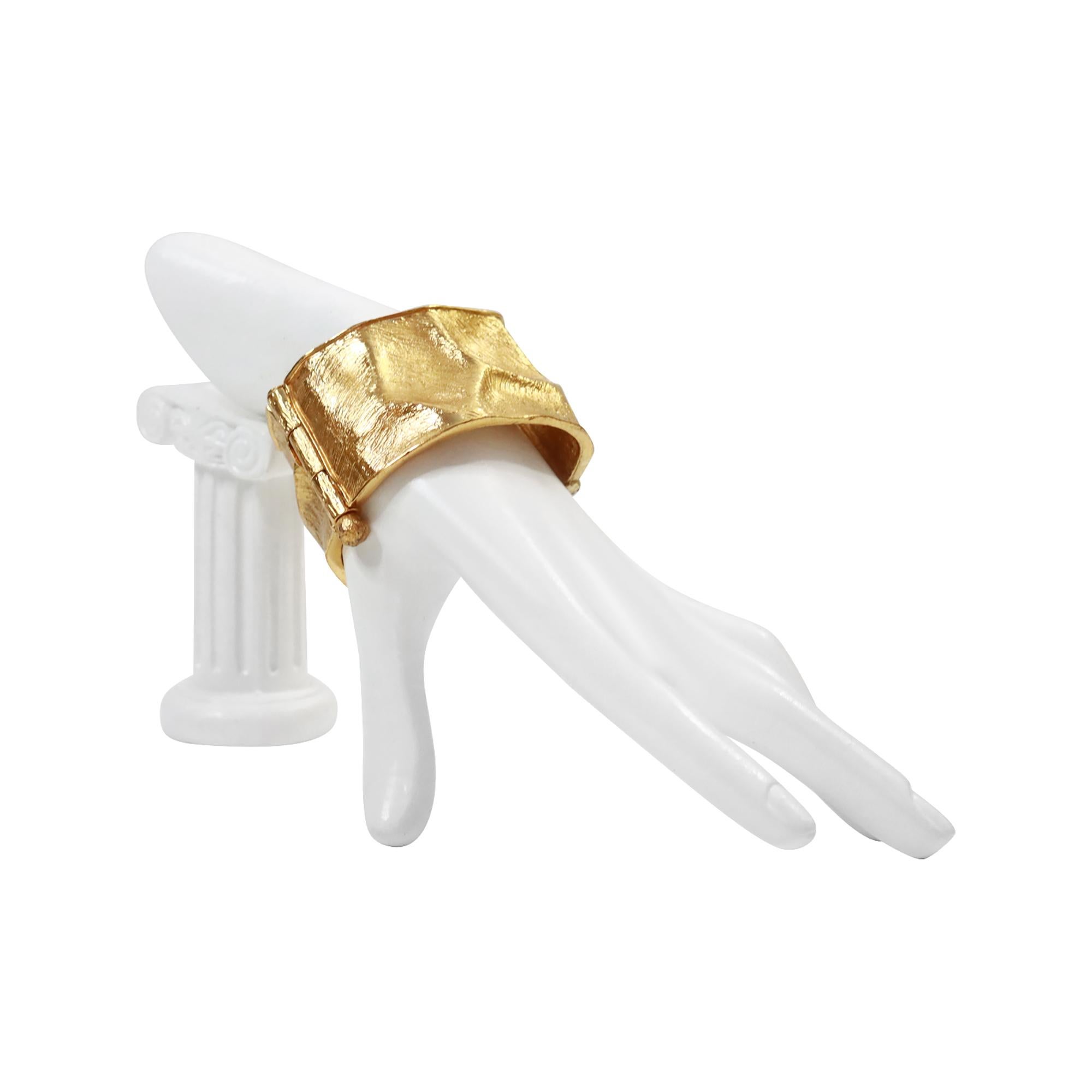 Artiste Vintage Yves Saint Laurent YSL Bracelet Manchette Ton Or Circa 1990 en vente