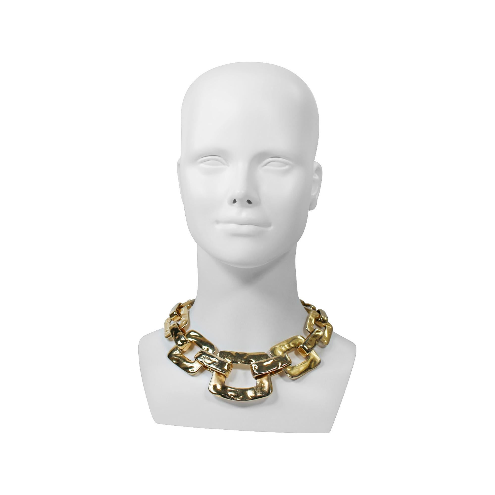 Collar de eslabones pesados vintage Yves Saint Laurent YSL en tono dorado Circa años 70 Artista en venta