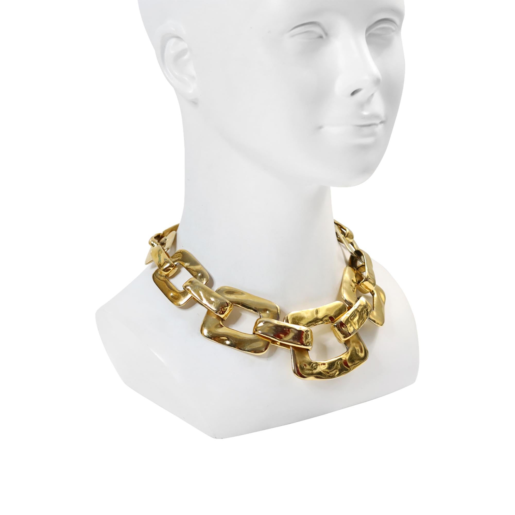 De las mujeres Collar de eslabones pesados vintage Yves Saint Laurent YSL en tono dorado Circa años 70 en venta