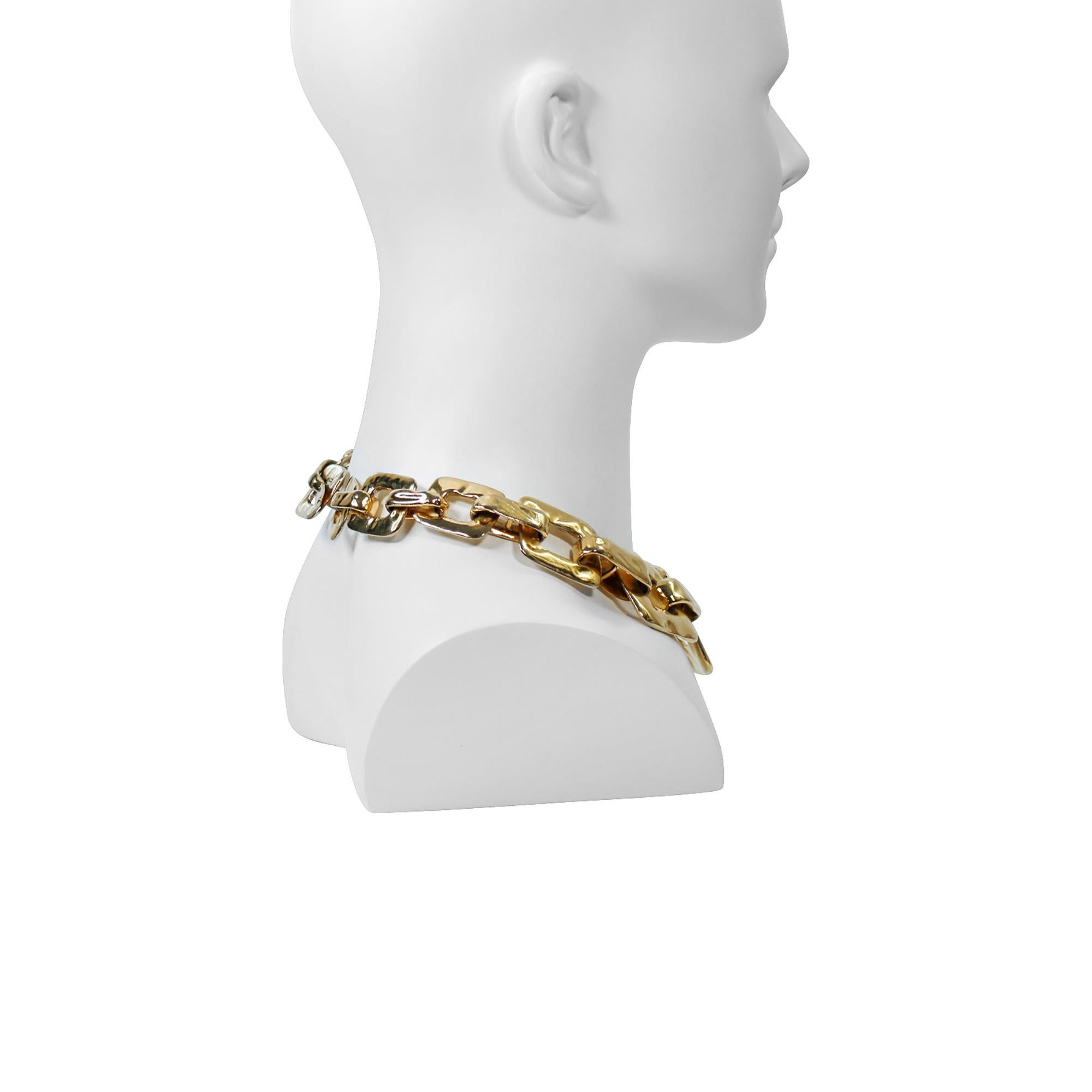 Collar de eslabones pesados vintage Yves Saint Laurent YSL en tono dorado Circa años 70 en venta 2