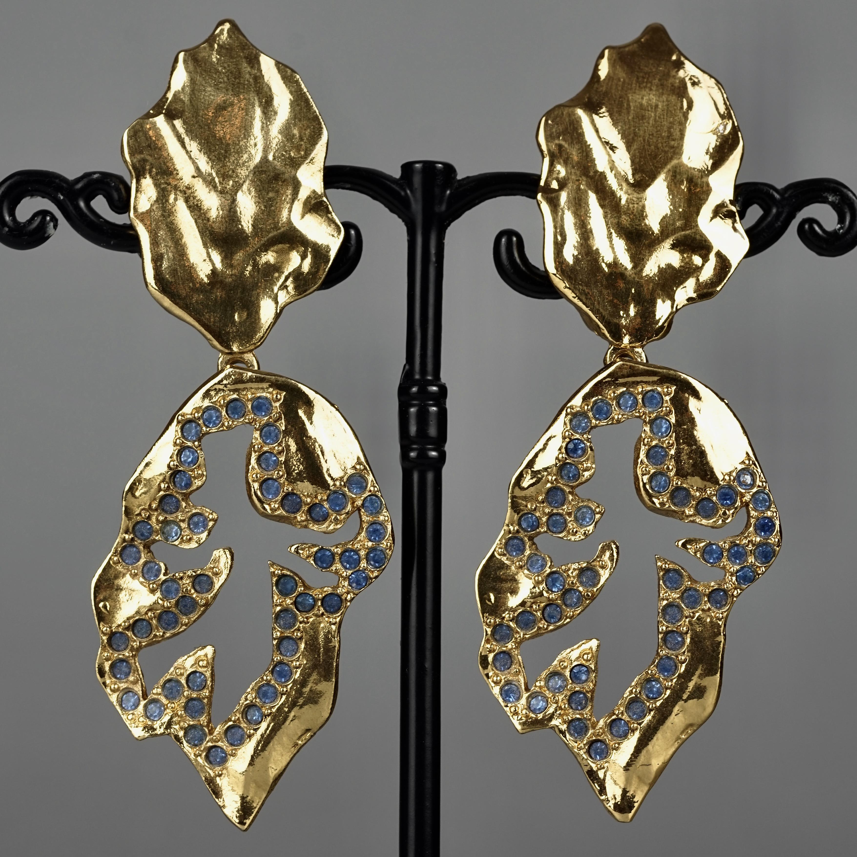 Vintage YVES SAINT LAURENT Ysl  Jeweled Openwork Leaf Dangling Earrings In Excellent Condition In Kingersheim, Alsace