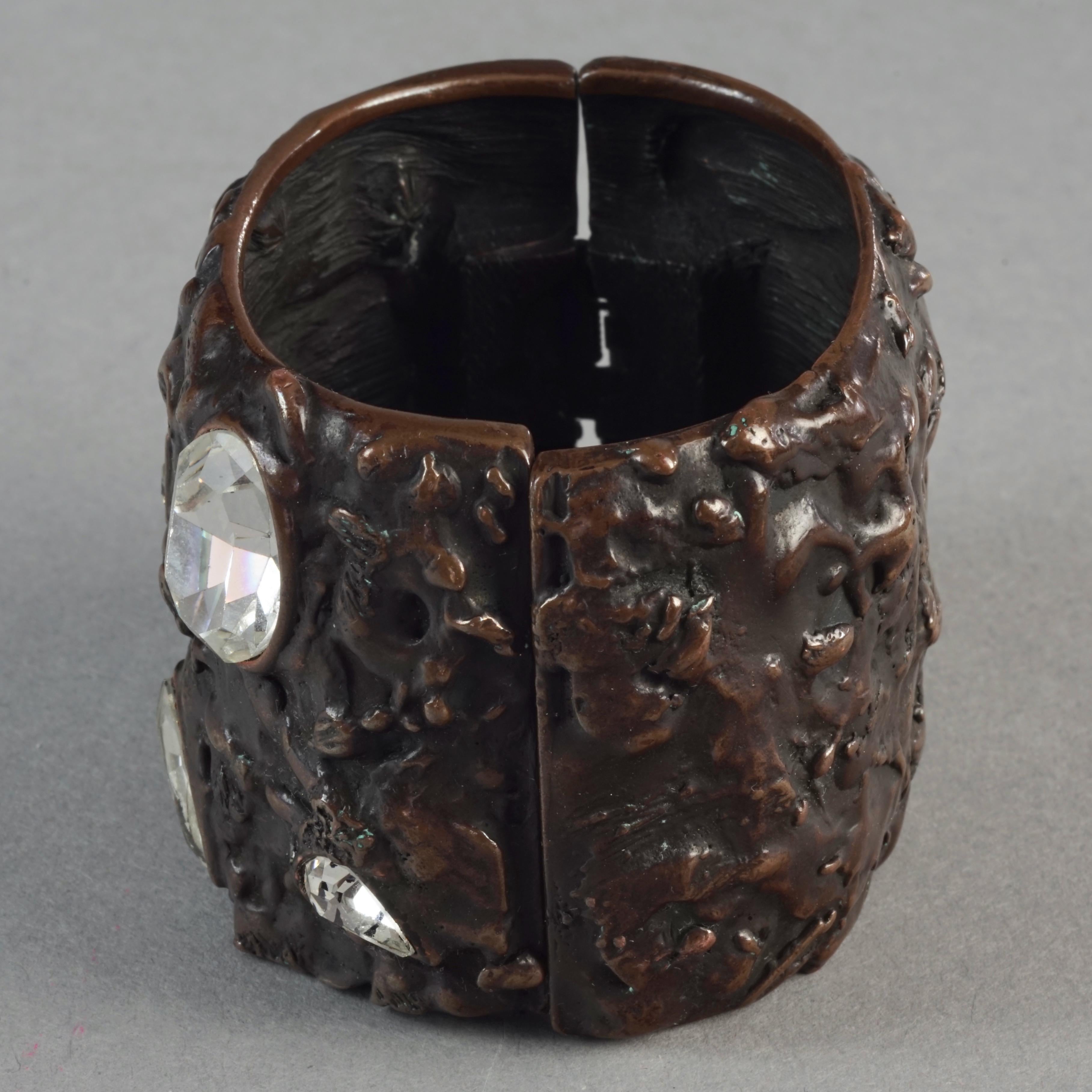 Vintage YVES SAINT LAURENT Ysl Lava Textured Rhinestone Bronze Cuff Bracelet In Excellent Condition For Sale In Kingersheim, Alsace