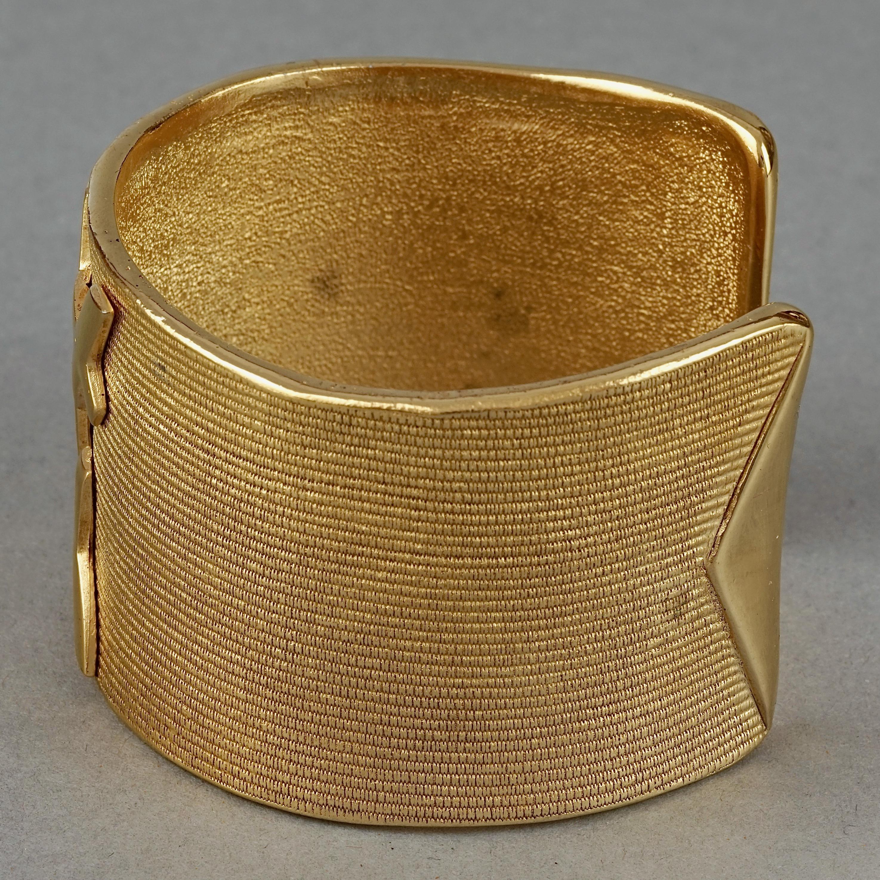 Vintage YVES SAINT LAURENT Ysl Logo Asymmetric Cuff Bracelet In Excellent Condition In Kingersheim, Alsace