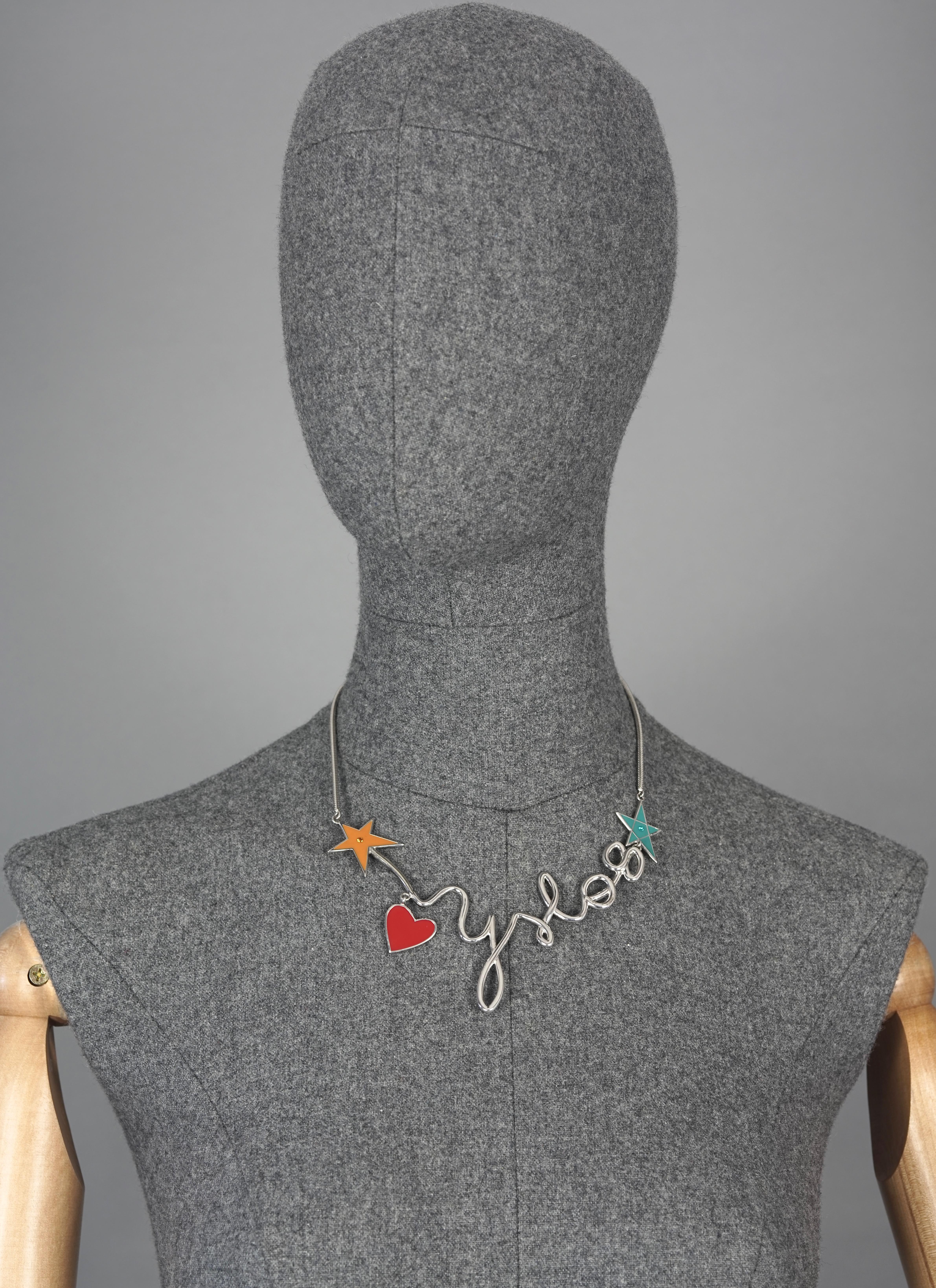 Vintage YVES SAINT LAURENT Ysl Logo Cursive Pop Heart Star Necklace In Excellent Condition For Sale In Kingersheim, Alsace