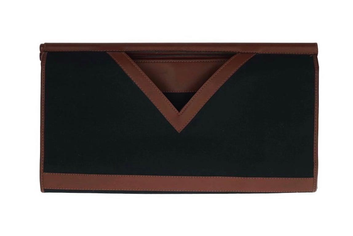 Vintage YVES SAINT LAURENT Ysl Logo Foldable Envelope Leather Clutch Bag In Good Condition In Kingersheim, Alsace