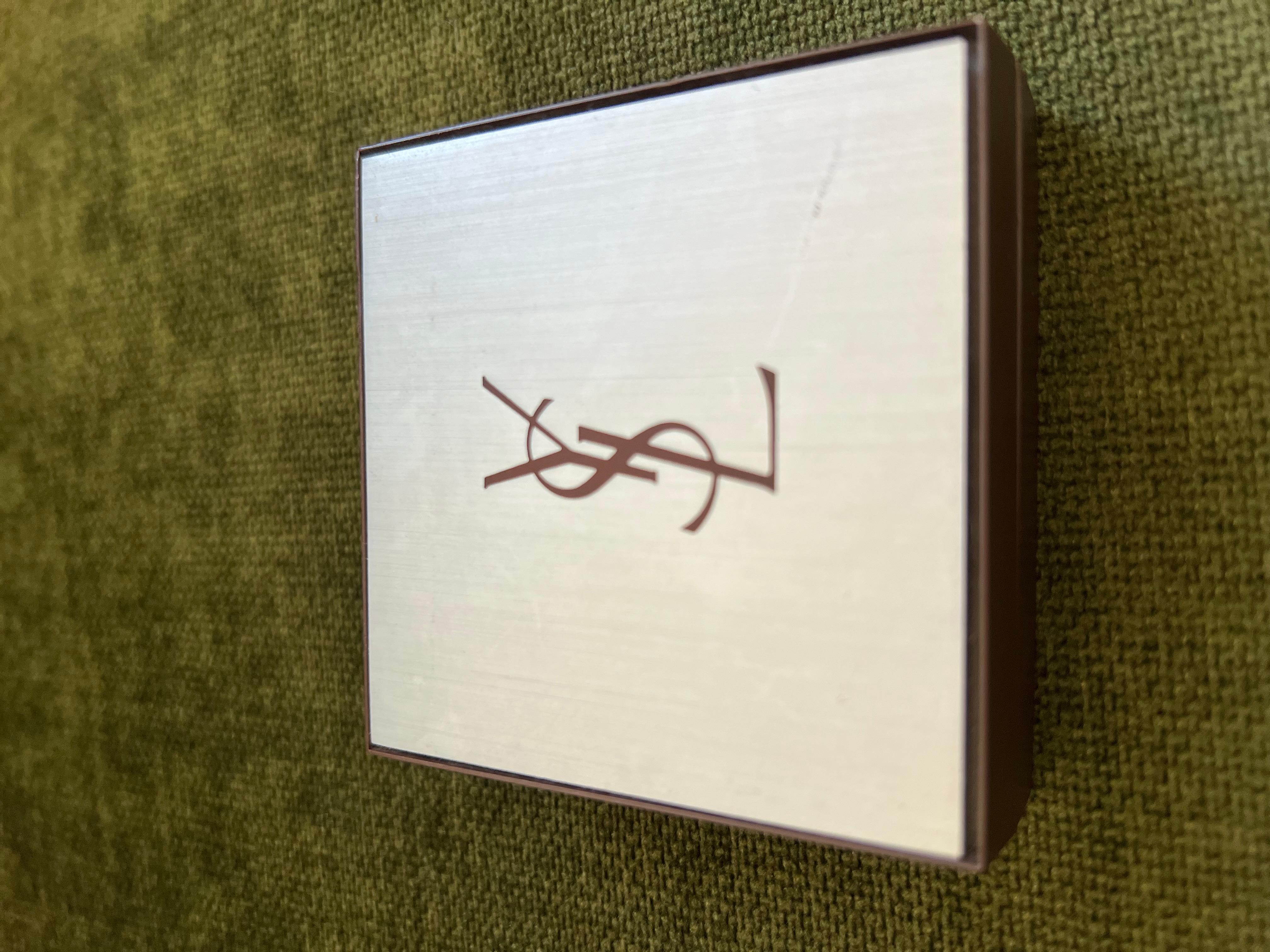 Vintage Yves Saint Laurent YSL Logo vergoldete Krawattenklammer Originaletui, ca. 90er Jahre im Angebot 3