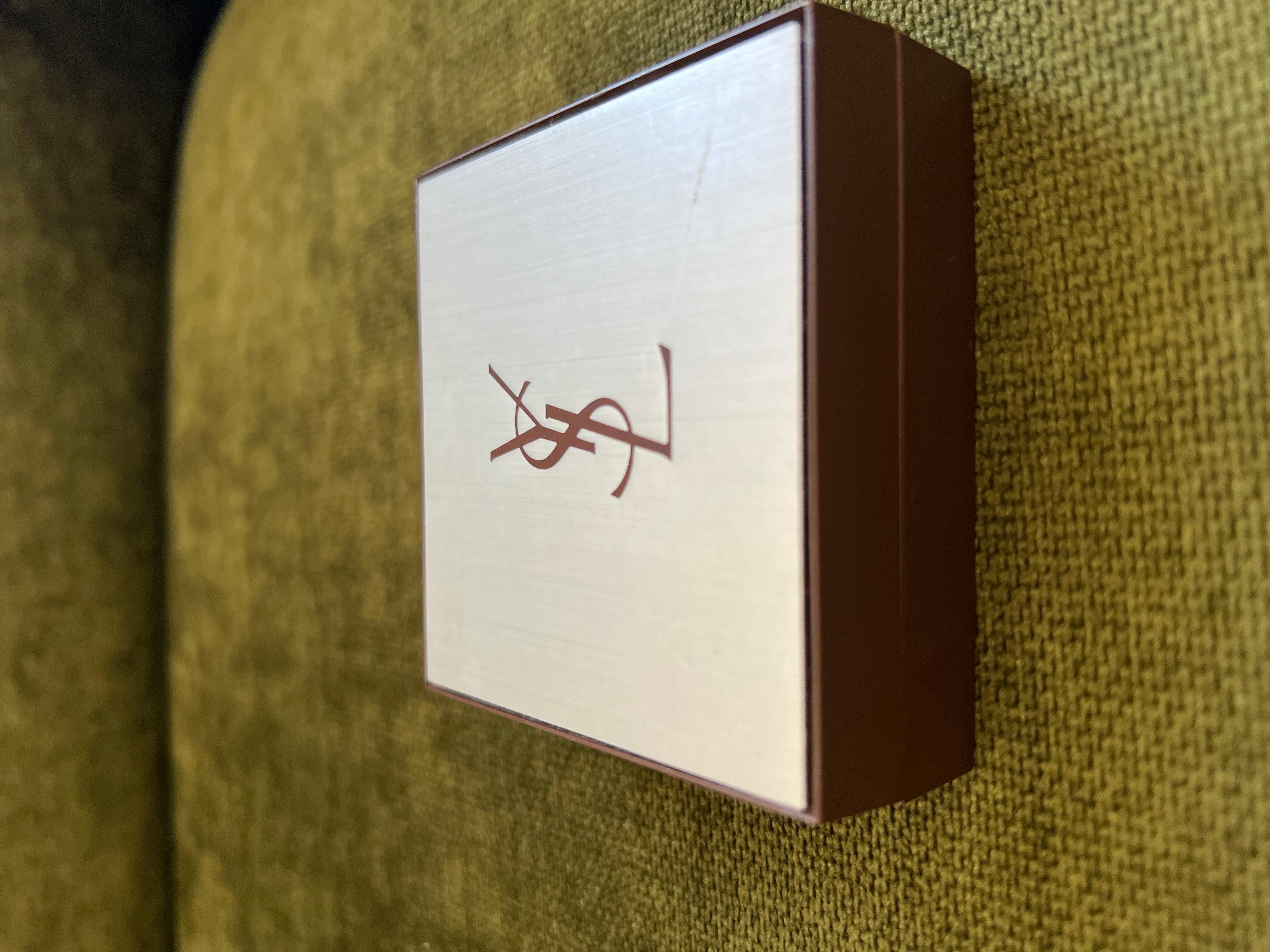 Vintage Yves Saint Laurent YSL Logo vergoldete Krawattenklammer Originaletui, ca. 90er Jahre im Angebot 4