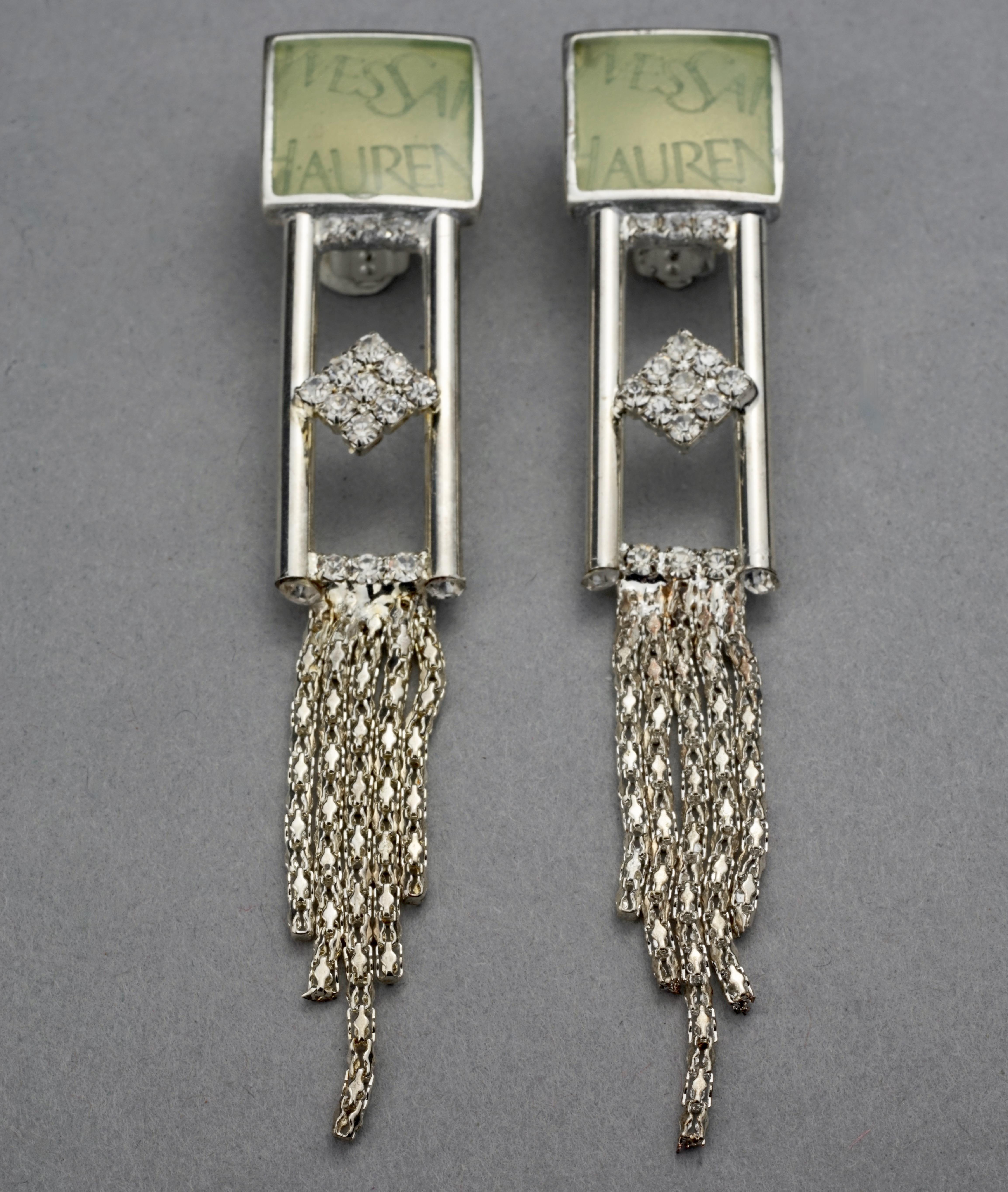 Vintage YVES SAINT LAURENT Ysl Logo Strass-Ohrringe mit kaskadenförmigem Kette im Angebot 3