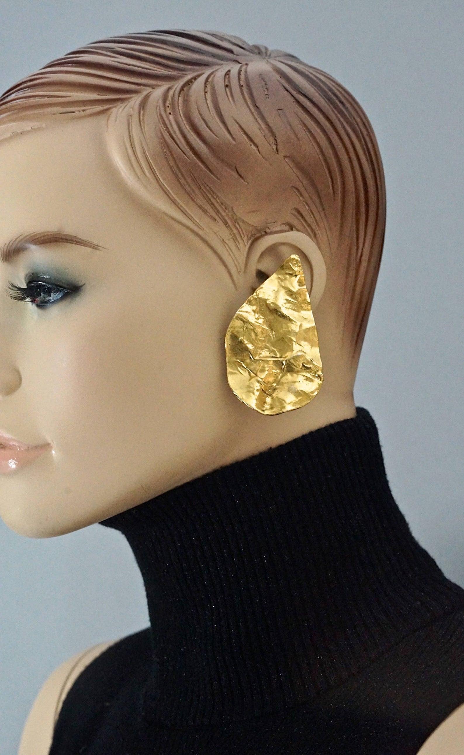 Vintage YVES SAINT LAURENT Ysl Massive Wrinkled Leaf Earrings

Measurements:
Height: 2.55 inches (6.5 cm)
Width: 1.49 inches (3.8 cm)
Weight per Earring: 16 gram

Features:
- 100% Authentic YVES SAINT LAURENT by Robert Goossens .
- Massive wrinkled