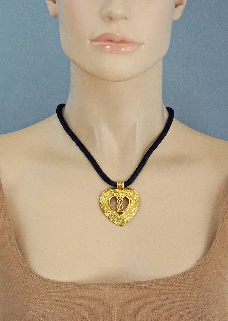 Vintage YVES SAINT LAURENT Ysl Monogram Heart Lariat Necklace In Excellent Condition In Kingersheim, Alsace