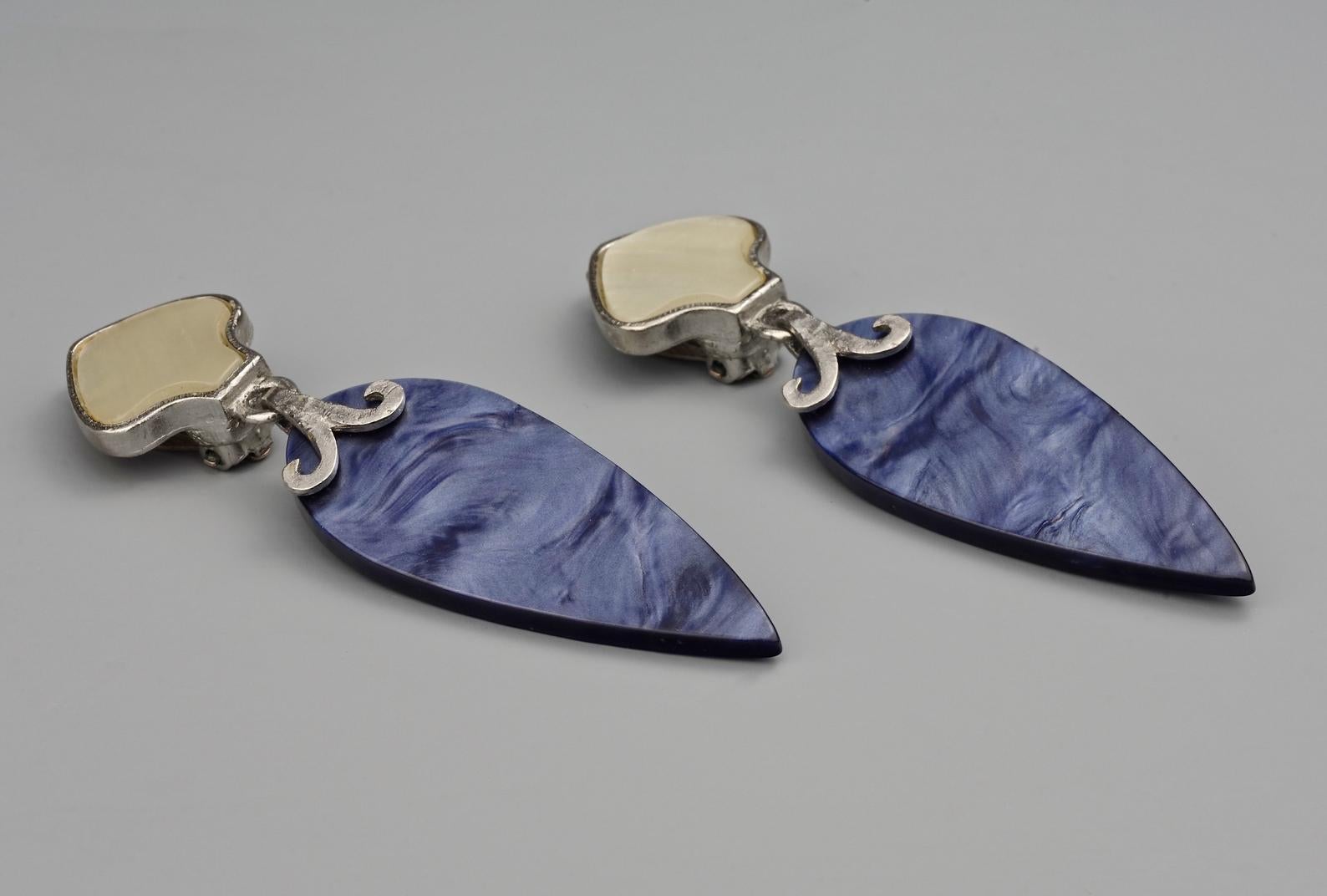 Vintage YVES SAINT LAURENT Ysl Mother of Pearl Blue Dangling Earrings In Excellent Condition For Sale In Kingersheim, Alsace