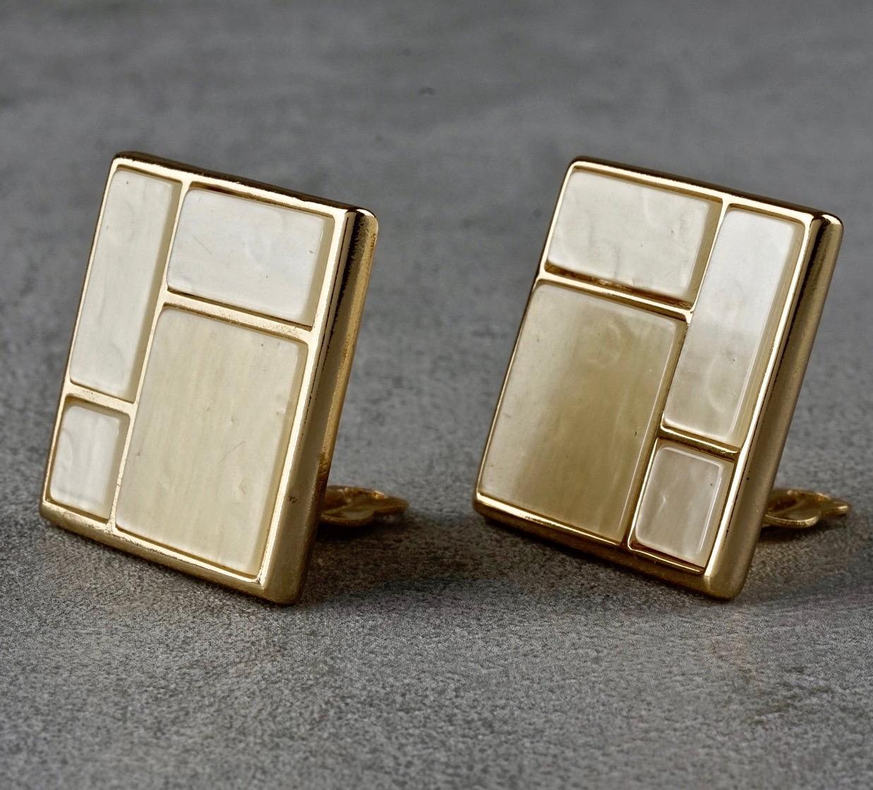 Vintage YVES SAINT LAURENT Ysl Mother of Pearl Mondrian Earrings In Excellent Condition In Kingersheim, Alsace